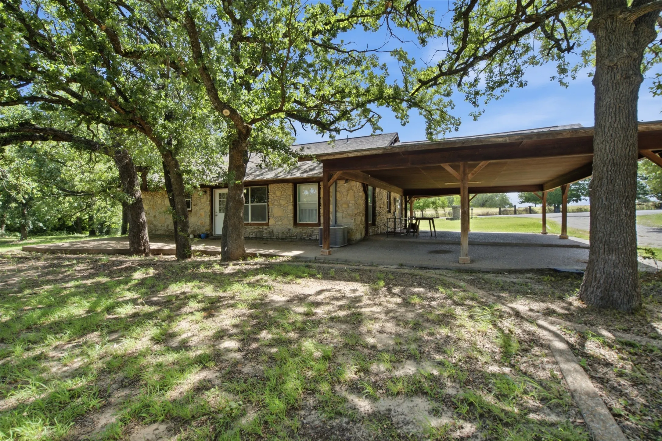 Single Family Residence For Sale in Parker County , 3200 Fairview Road, Millsap, Texas 76066, 3 Bedroom, 2 Bathroom, Garage spaces, 1,344 Sqft, built in 1990, mls#21319900, Real Estate Agent in Millsap, Homes For Sale in Parker county, Homes For Sale in Millsap, Realtor in Millsap Texas, Real Estate Brokerage Independent Realty Texas, Luminita Cordes Realtor