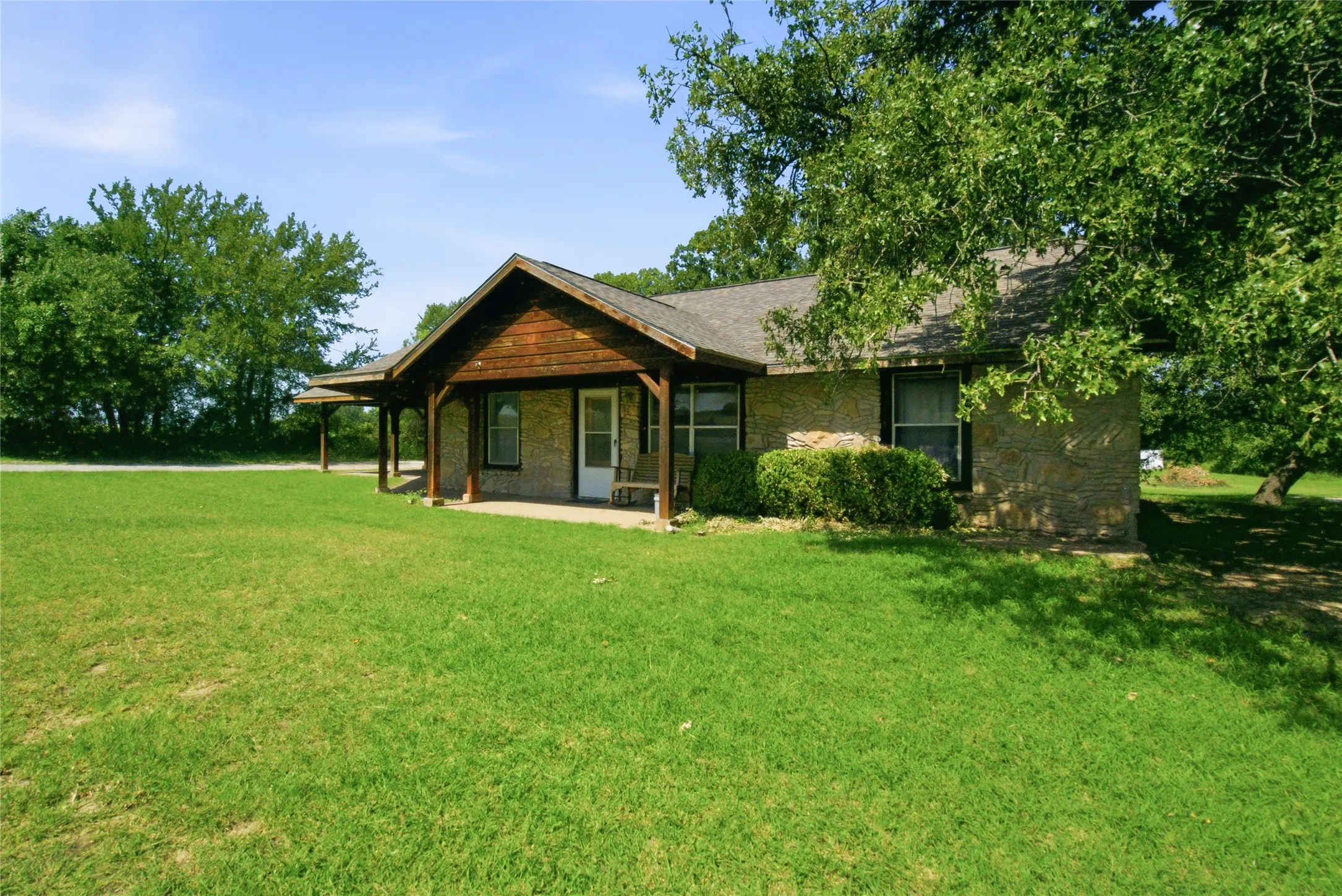 Single Family Residence For Sale in Parker County , 3200 Fairview Road, Millsap, Texas 76066, 3 Bedroom, 2 Bathroom, Garage spaces, 1,344 Sqft, built in 1990, mls#21319900, Real Estate Agent in Millsap, Homes For Sale in Parker county, Homes For Sale in Millsap, Realtor in Millsap Texas, Real Estate Brokerage Independent Realty Texas, Luminita Cordes Realtor