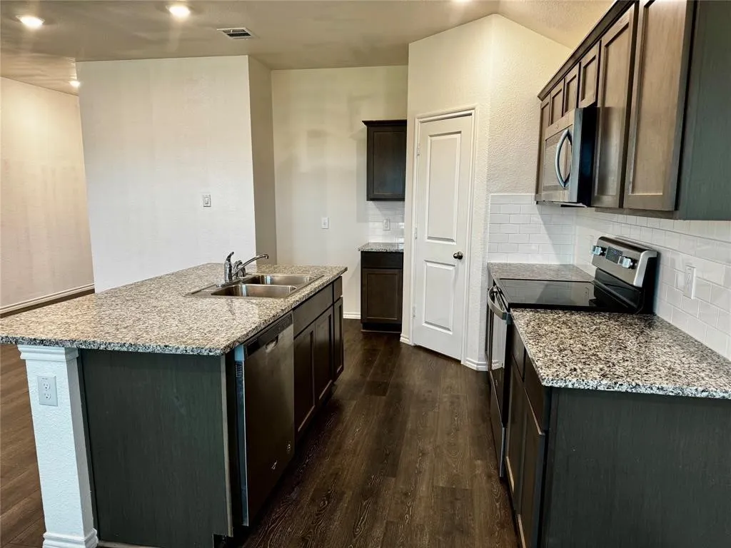 Single Family Residence For Rent in Kaufman County , 4325 Pyramid Drive, Forney, Texas 75126, 3 Bedroom, 2 Bathroom, 2 Garage spaces, 1,450 Sqft, built in 2020, mls#21300701, Real Estate Agent in Forney, Homes For Rent in Kaufman county, Homes For Rent in Forney, Realtor in Forney Texas, Real Estate Brokerage Independent Realty Texas, Luminita Cordes Realtor