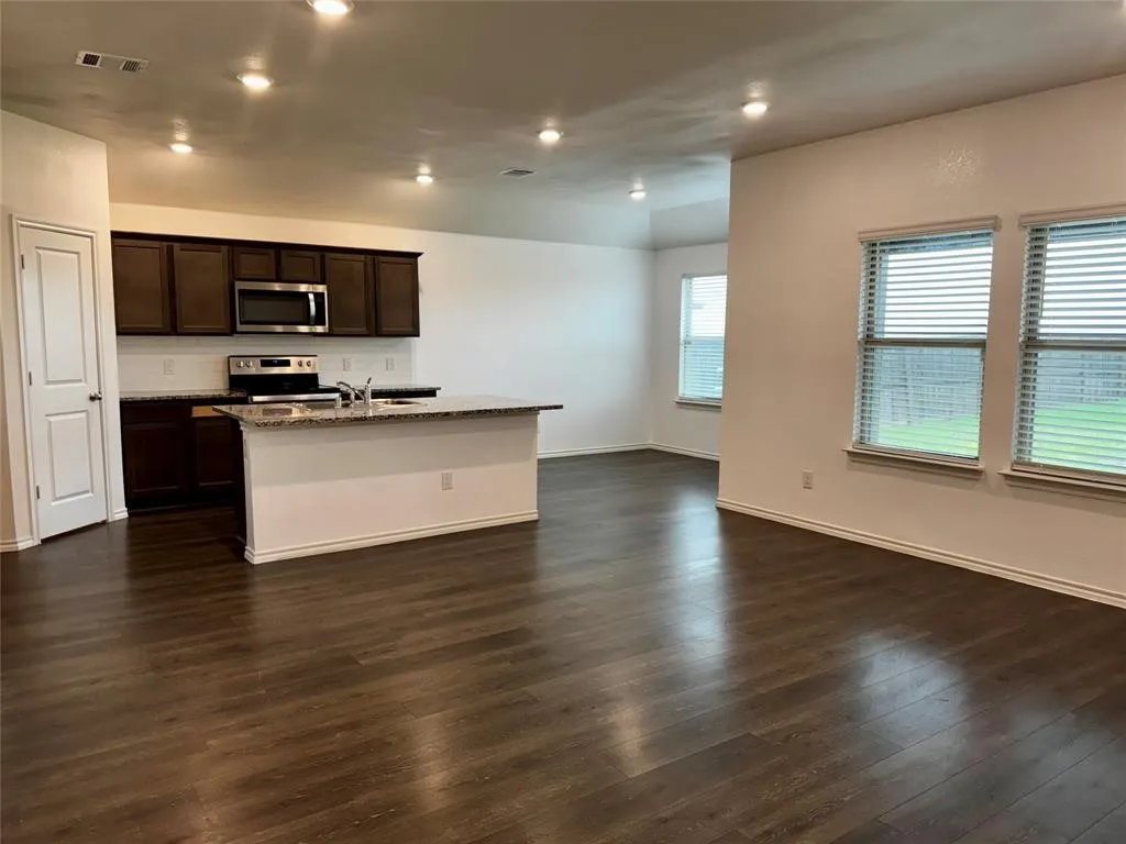 Single Family Residence For Rent in Kaufman County , 4325 Pyramid Drive, Forney, Texas 75126, 3 Bedroom, 2 Bathroom, 2 Garage spaces, 1,450 Sqft, built in 2020, mls#21300701, Real Estate Agent in Forney, Homes For Rent in Kaufman county, Homes For Rent in Forney, Realtor in Forney Texas, Real Estate Brokerage Independent Realty Texas, Luminita Cordes Realtor