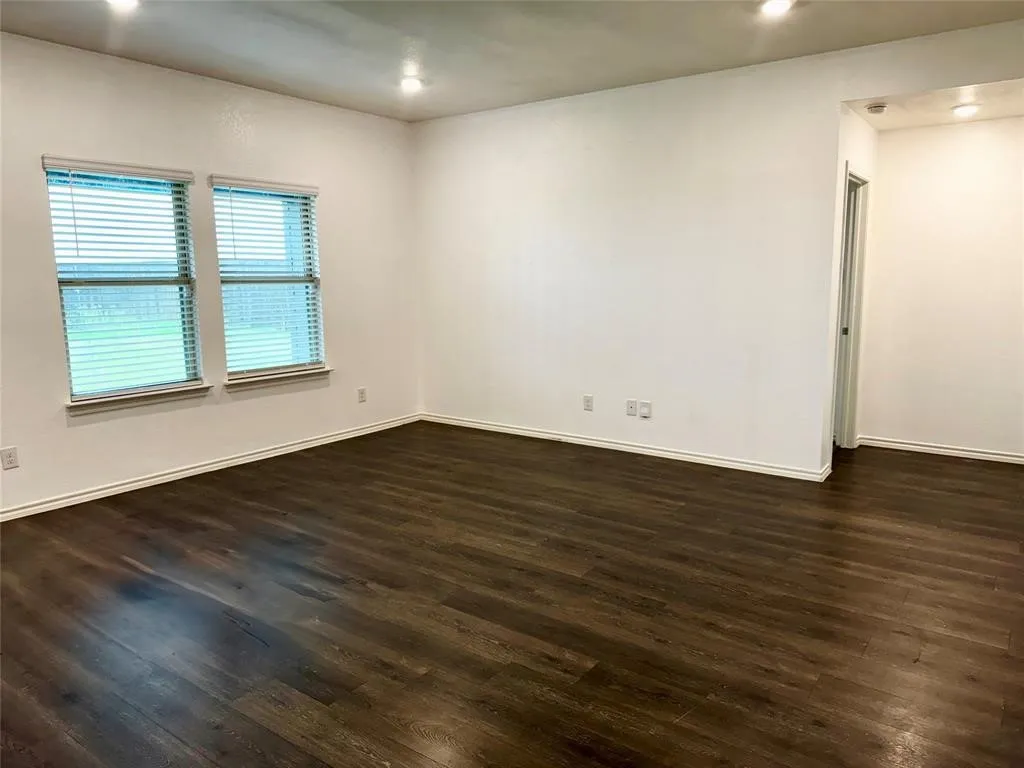 Single Family Residence For Rent in Kaufman County , 4325 Pyramid Drive, Forney, Texas 75126, 3 Bedroom, 2 Bathroom, 2 Garage spaces, 1,450 Sqft, built in 2020, mls#21300701, Real Estate Agent in Forney, Homes For Rent in Kaufman county, Homes For Rent in Forney, Realtor in Forney Texas, Real Estate Brokerage Independent Realty Texas, Luminita Cordes Realtor