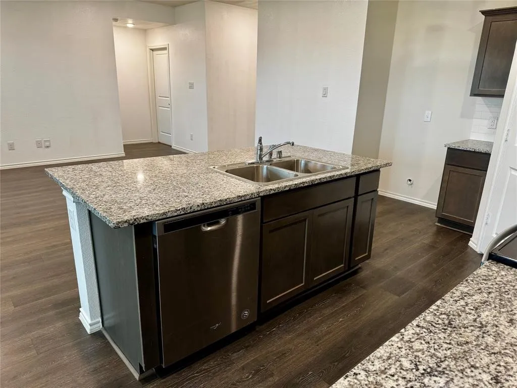Single Family Residence For Rent in Kaufman County , 4325 Pyramid Drive, Forney, Texas 75126, 3 Bedroom, 2 Bathroom, 2 Garage spaces, 1,450 Sqft, built in 2020, mls#21300701, Real Estate Agent in Forney, Homes For Rent in Kaufman county, Homes For Rent in Forney, Realtor in Forney Texas, Real Estate Brokerage Independent Realty Texas, Luminita Cordes Realtor