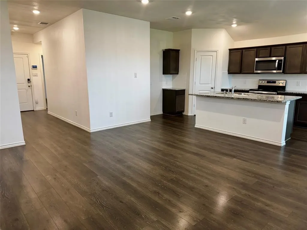 Single Family Residence For Rent in Kaufman County , 4325 Pyramid Drive, Forney, Texas 75126, 3 Bedroom, 2 Bathroom, 2 Garage spaces, 1,450 Sqft, built in 2020, mls#21300701, Real Estate Agent in Forney, Homes For Rent in Kaufman county, Homes For Rent in Forney, Realtor in Forney Texas, Real Estate Brokerage Independent Realty Texas, Luminita Cordes Realtor