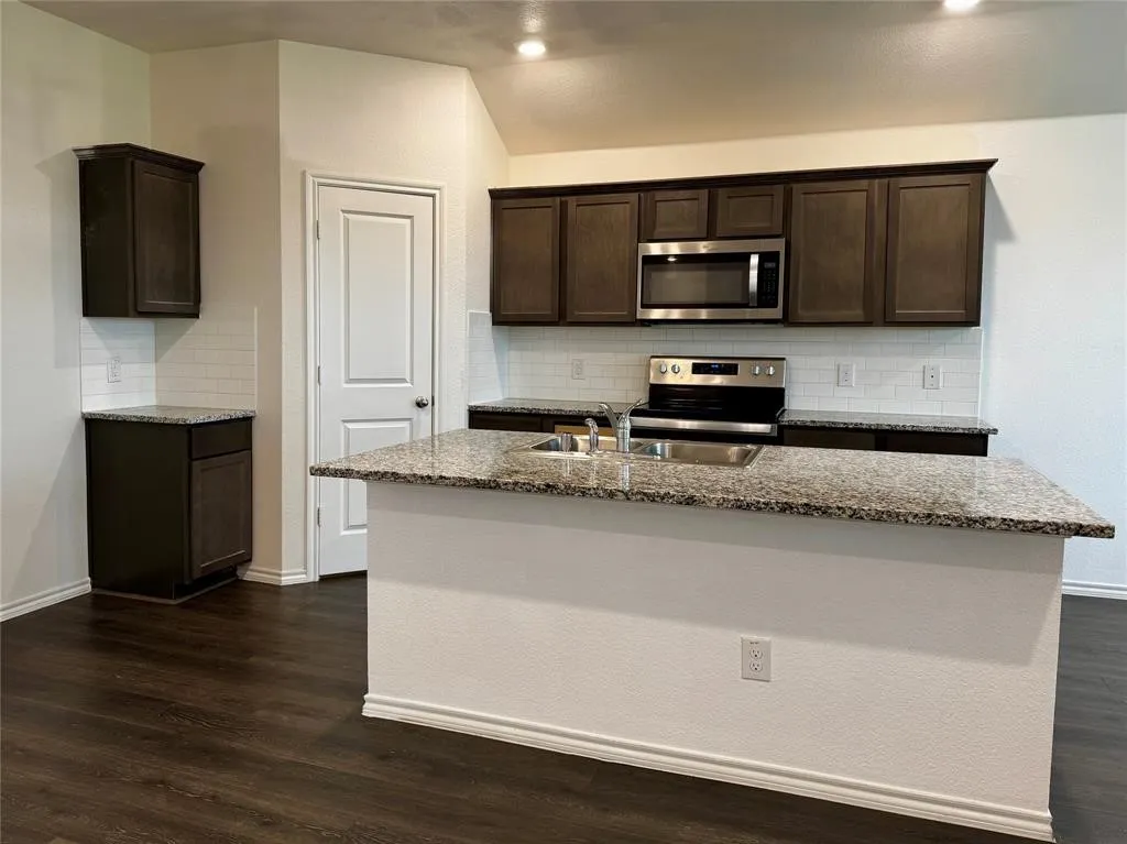 Single Family Residence For Rent in Kaufman County , 4325 Pyramid Drive, Forney, Texas 75126, 3 Bedroom, 2 Bathroom, 2 Garage spaces, 1,450 Sqft, built in 2020, mls#21300701, Real Estate Agent in Forney, Homes For Rent in Kaufman county, Homes For Rent in Forney, Realtor in Forney Texas, Real Estate Brokerage Independent Realty Texas, Luminita Cordes Realtor
