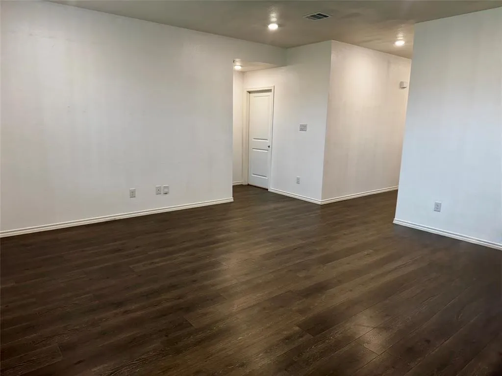 Single Family Residence For Rent in Kaufman County , 4325 Pyramid Drive, Forney, Texas 75126, 3 Bedroom, 2 Bathroom, 2 Garage spaces, 1,450 Sqft, built in 2020, mls#21300701, Real Estate Agent in Forney, Homes For Rent in Kaufman county, Homes For Rent in Forney, Realtor in Forney Texas, Real Estate Brokerage Independent Realty Texas, Luminita Cordes Realtor
