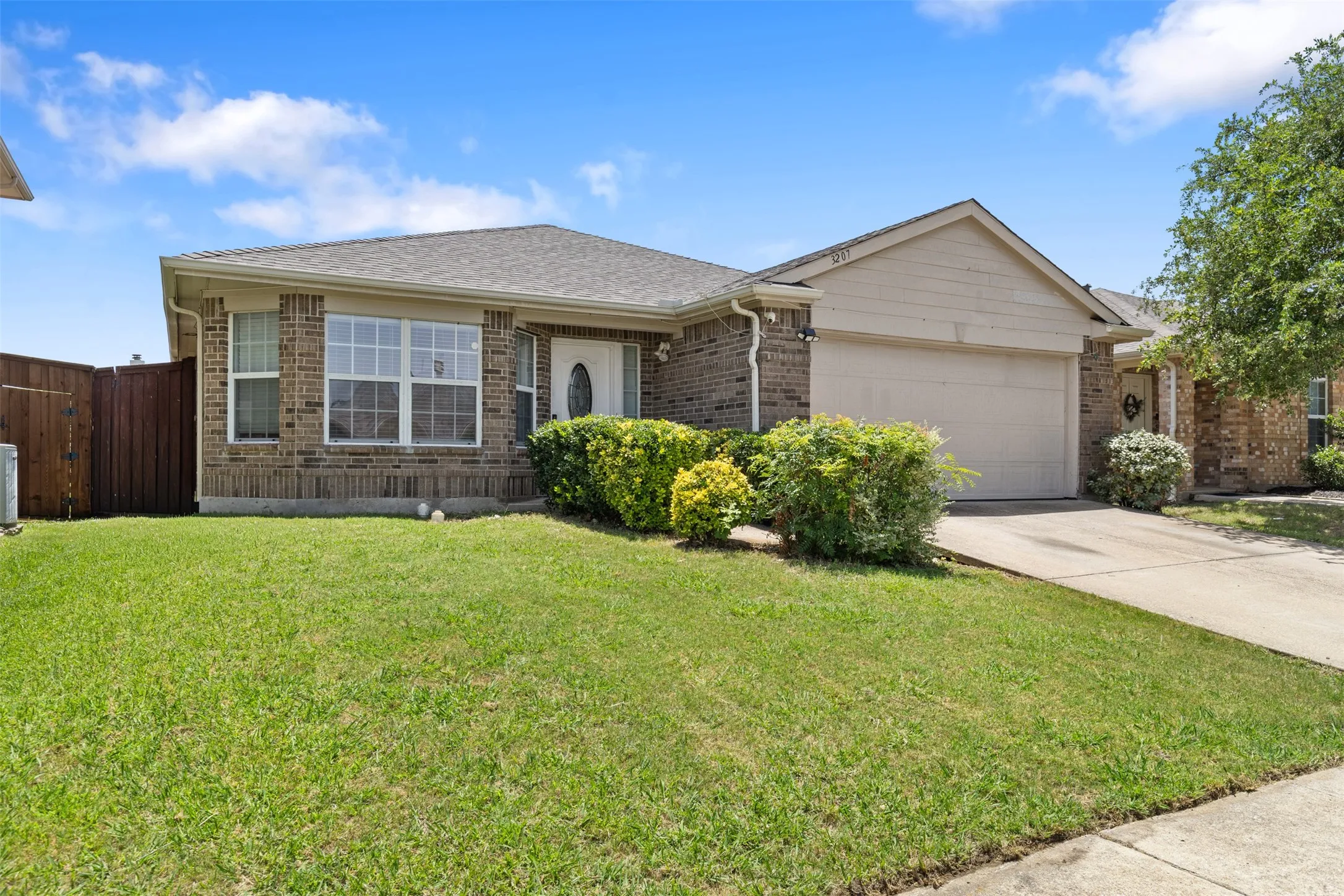 Single Family Residence For Sale in Collin County , 3207 Candlebrook Drive, Wylie, Texas 75098, 4 Bedroom, 2 Bathroom, 2 Garage spaces, 2,033 Sqft, built in 2003, mls#21316431, Real Estate Agent in Wylie, Homes For Sale in Collin county, Homes For Sale in Wylie, Realtor in Wylie Texas, Real Estate Brokerage Independent Realty Texas, Luminita Cordes Realtor