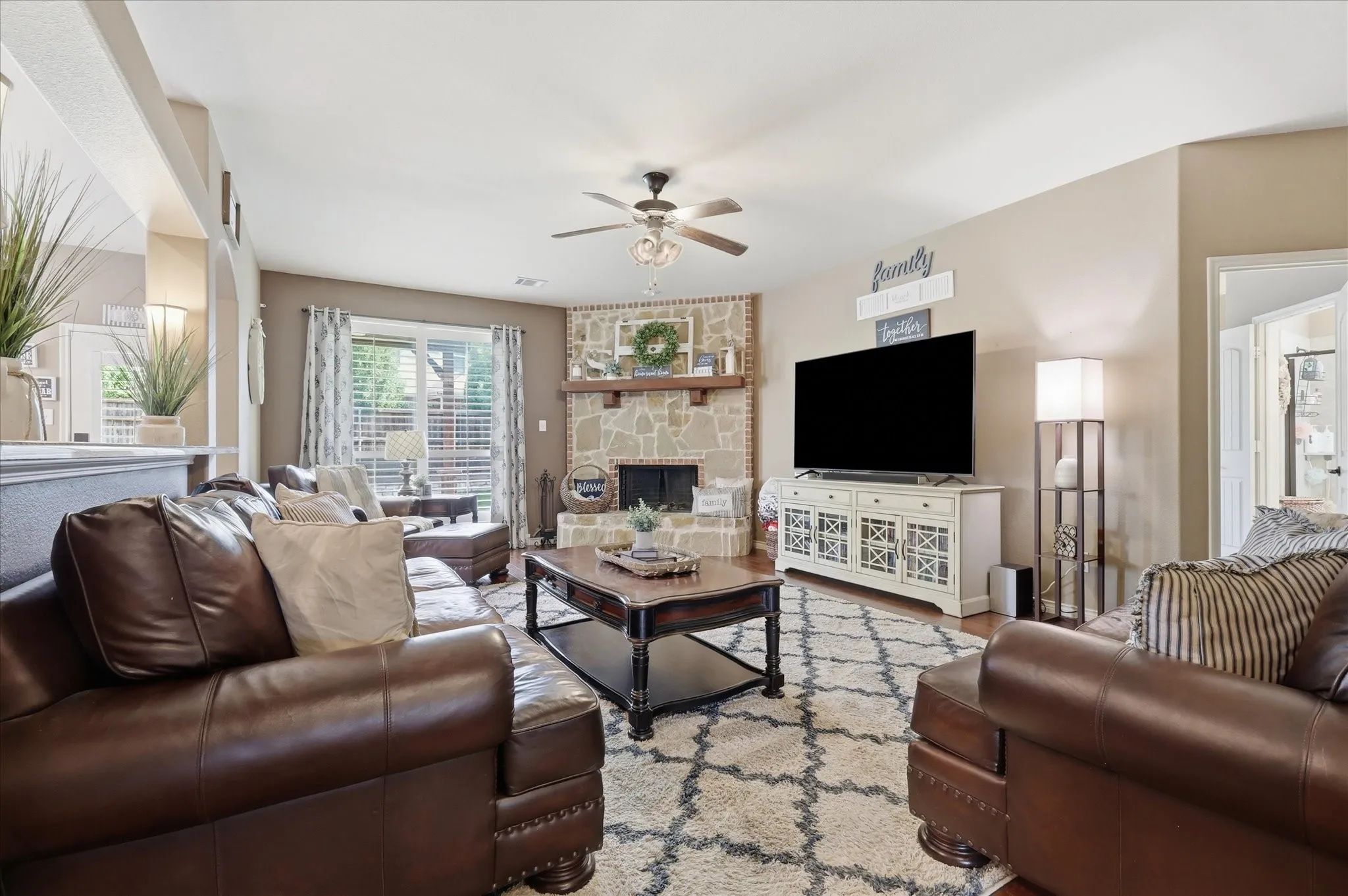 Single Family Residence For Sale in Collin County , 10512 Flat Creek Trail, Mc Kinney, Texas 75072, 5 Bedroom, 4 Bathroom, 2 Garage spaces, 3,745 Sqft, built in 2011, mls#21313027, Real Estate Agent in Mc Kinney, Homes For Sale in Collin county, Homes For Sale in Mc Kinney, Realtor in Mc Kinney Texas, Real Estate Brokerage Independent Realty Texas, Luminita Cordes Realtor