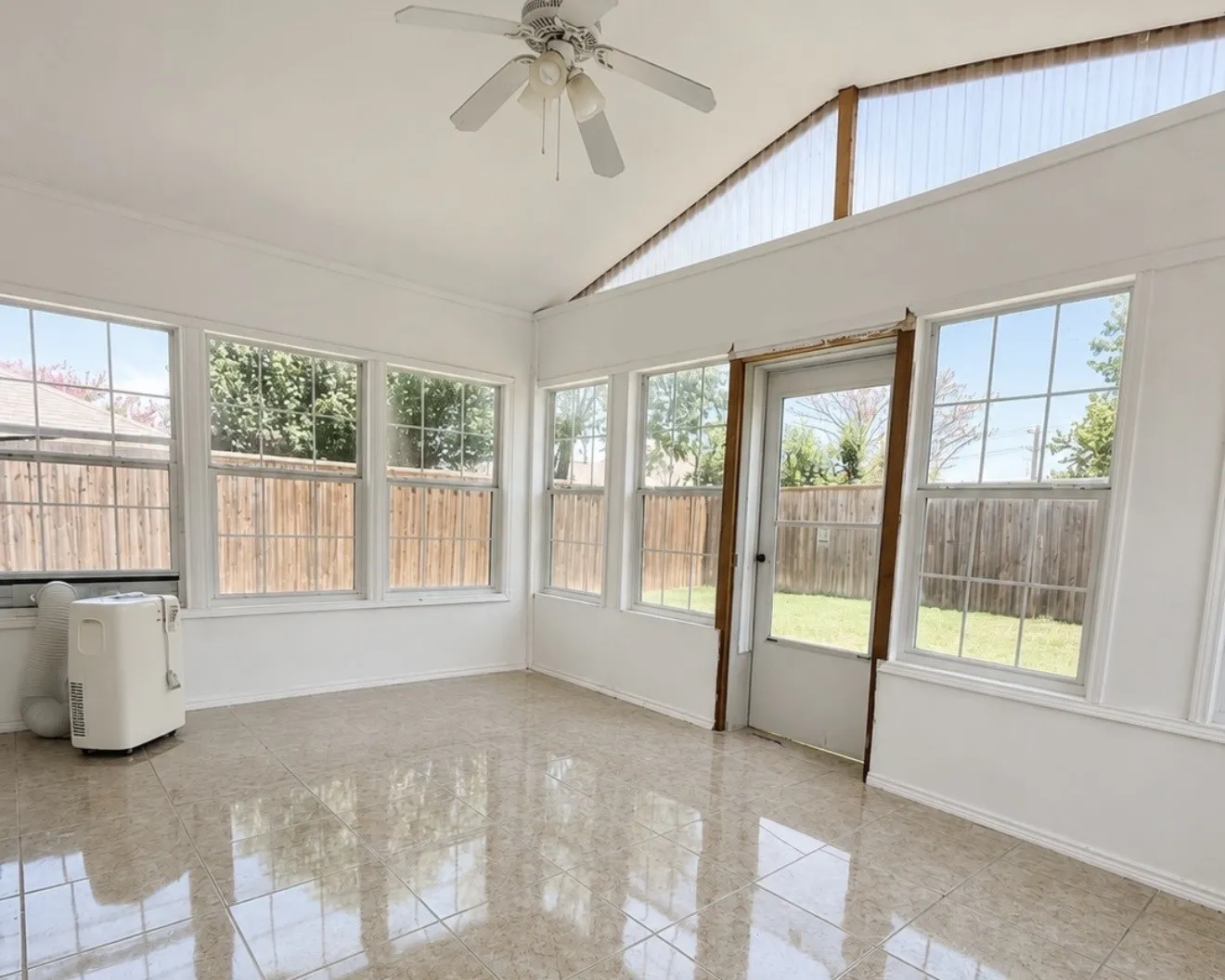 Single Family Residence For Rent in Collin County , 812 Sussex Drive, Mc Kinney, Texas 75071, 3 Bedroom, 3 Bathroom, 2 Garage spaces, 2,191 Sqft, built in 2002, mls#21317572, Real Estate Agent in Mc Kinney, Homes For Rent in Collin county, Homes For Rent in Mc Kinney, Realtor in Mc Kinney Texas, Real Estate Brokerage Independent Realty Texas, Luminita Cordes Realtor
