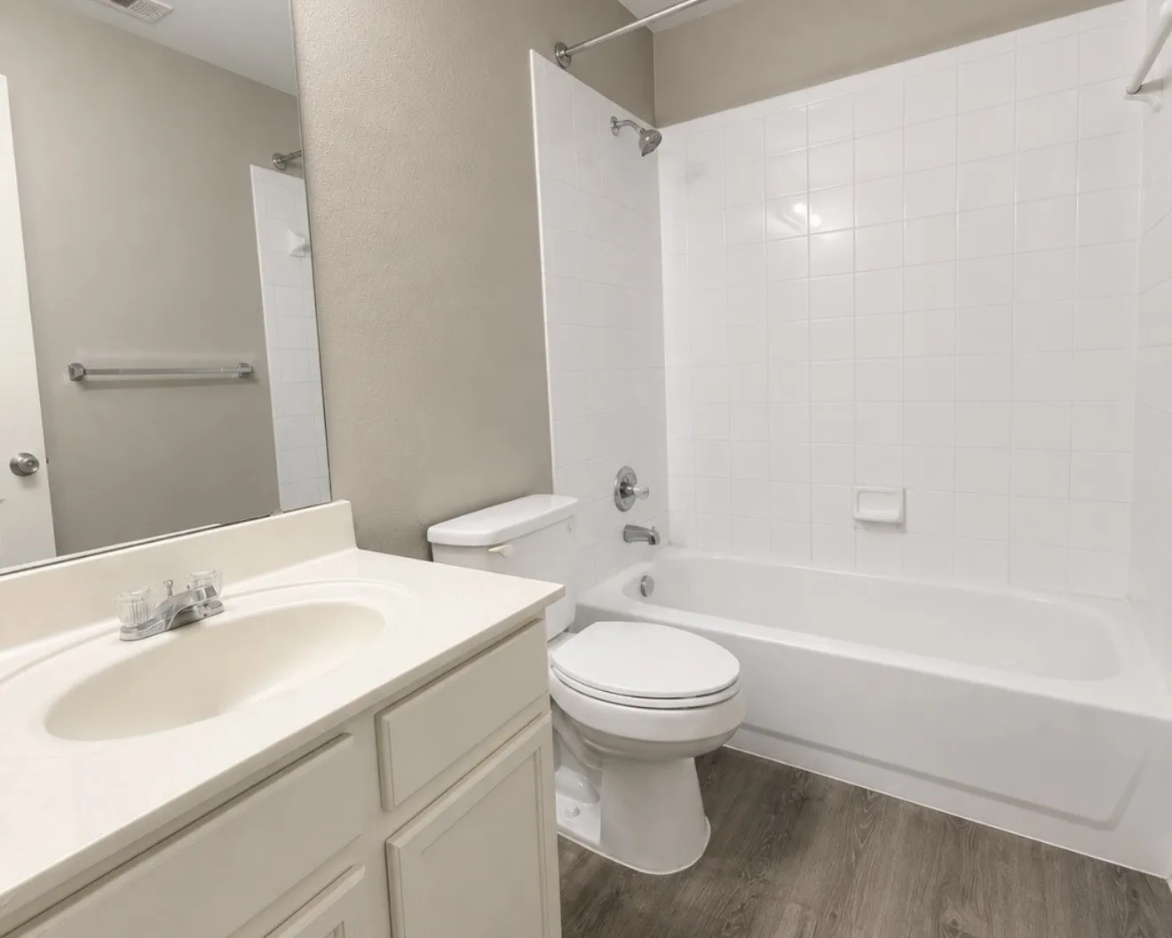 Single Family Residence For Rent in Collin County , 812 Sussex Drive, Mc Kinney, Texas 75071, 3 Bedroom, 3 Bathroom, 2 Garage spaces, 2,191 Sqft, built in 2002, mls#21317572, Real Estate Agent in Mc Kinney, Homes For Rent in Collin county, Homes For Rent in Mc Kinney, Realtor in Mc Kinney Texas, Real Estate Brokerage Independent Realty Texas, Luminita Cordes Realtor