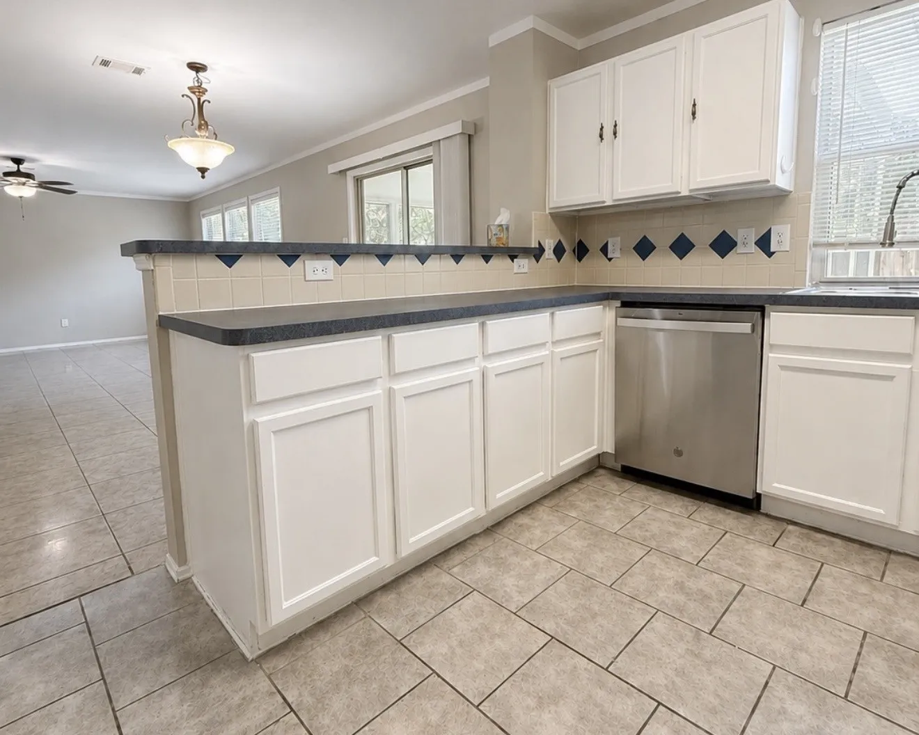 Single Family Residence For Rent in Collin County , 812 Sussex Drive, Mc Kinney, Texas 75071, 3 Bedroom, 3 Bathroom, 2 Garage spaces, 2,191 Sqft, built in 2002, mls#21317572, Real Estate Agent in Mc Kinney, Homes For Rent in Collin county, Homes For Rent in Mc Kinney, Realtor in Mc Kinney Texas, Real Estate Brokerage Independent Realty Texas, Luminita Cordes Realtor