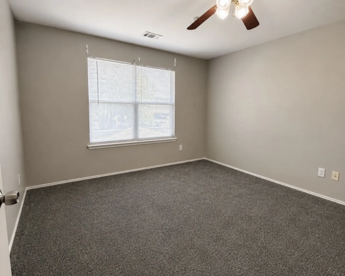 Single Family Residence For Rent in Collin County , 812 Sussex Drive, Mc Kinney, Texas 75071, 3 Bedroom, 3 Bathroom, 2 Garage spaces, 2,191 Sqft, built in 2002, mls#21317572, Real Estate Agent in Mc Kinney, Homes For Rent in Collin county, Homes For Rent in Mc Kinney, Realtor in Mc Kinney Texas, Real Estate Brokerage Independent Realty Texas, Luminita Cordes Realtor