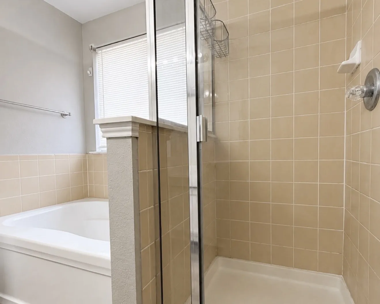 Single Family Residence For Rent in Collin County , 812 Sussex Drive, Mc Kinney, Texas 75071, 3 Bedroom, 3 Bathroom, 2 Garage spaces, 2,191 Sqft, built in 2002, mls#21317572, Real Estate Agent in Mc Kinney, Homes For Rent in Collin county, Homes For Rent in Mc Kinney, Realtor in Mc Kinney Texas, Real Estate Brokerage Independent Realty Texas, Luminita Cordes Realtor