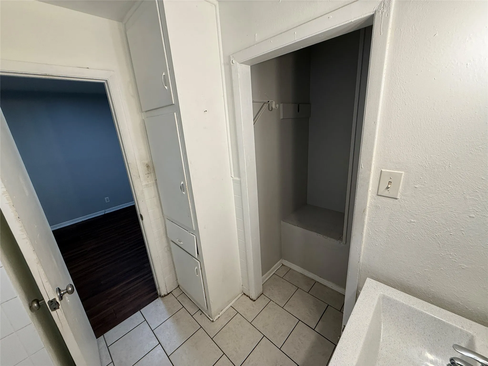 Apartment For Rent in Tarrant County , 306 E Mitchell Street 306A, Arlington, Texas 76010, 1 Bedroom, 1 Bathroom, Garage spaces, 600 Sqft, built in 1968, mls#21319950, Real Estate Agent in Arlington, Homes For Rent in Tarrant county, Homes For Rent in Arlington, Realtor in Arlington Texas, Real Estate Brokerage Independent Realty Texas, Luminita Cordes Realtor