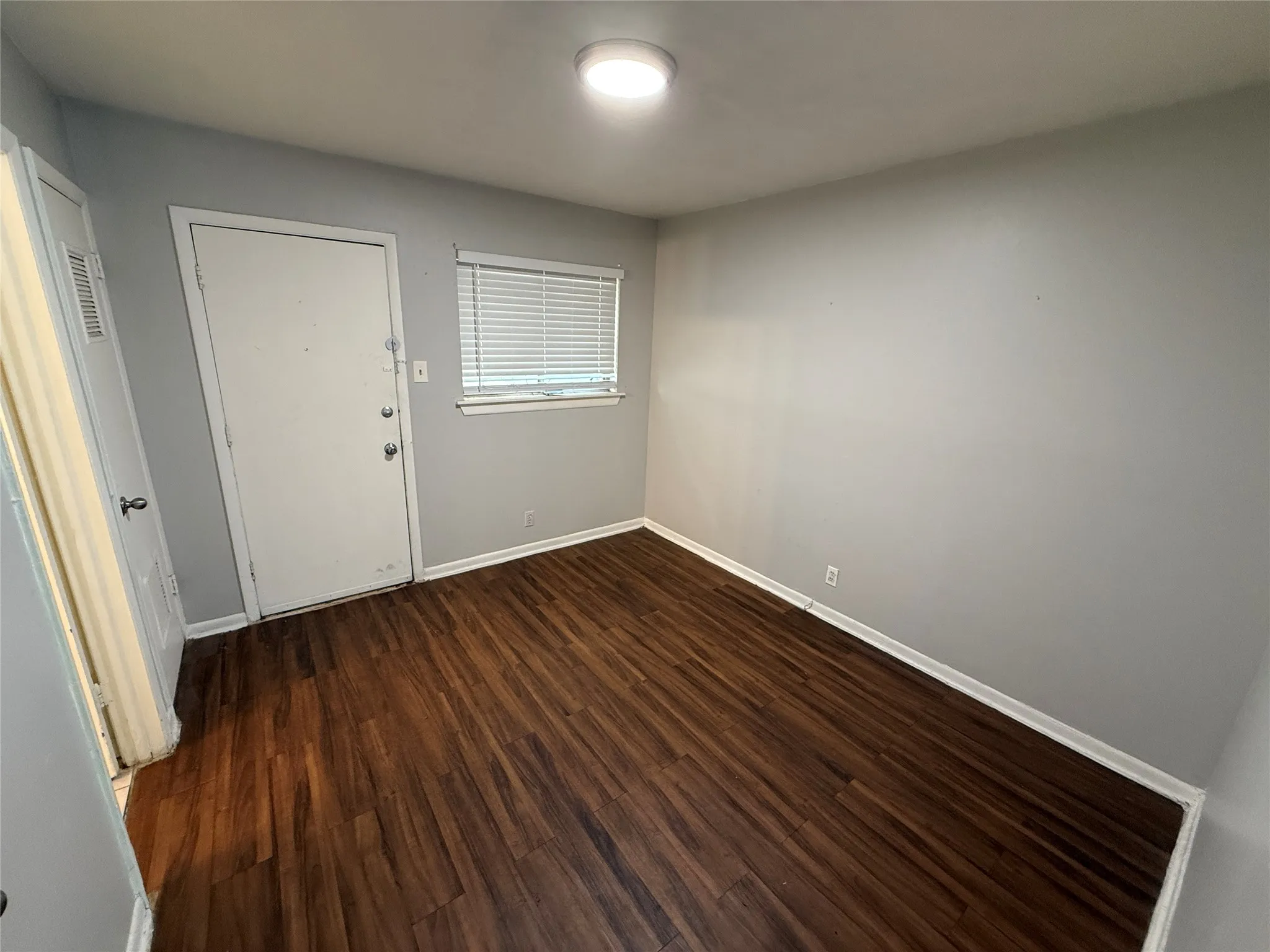 Apartment For Rent in Tarrant County , 306 E Mitchell Street 306A, Arlington, Texas 76010, 1 Bedroom, 1 Bathroom, Garage spaces, 600 Sqft, built in 1968, mls#21319950, Real Estate Agent in Arlington, Homes For Rent in Tarrant county, Homes For Rent in Arlington, Realtor in Arlington Texas, Real Estate Brokerage Independent Realty Texas, Luminita Cordes Realtor
