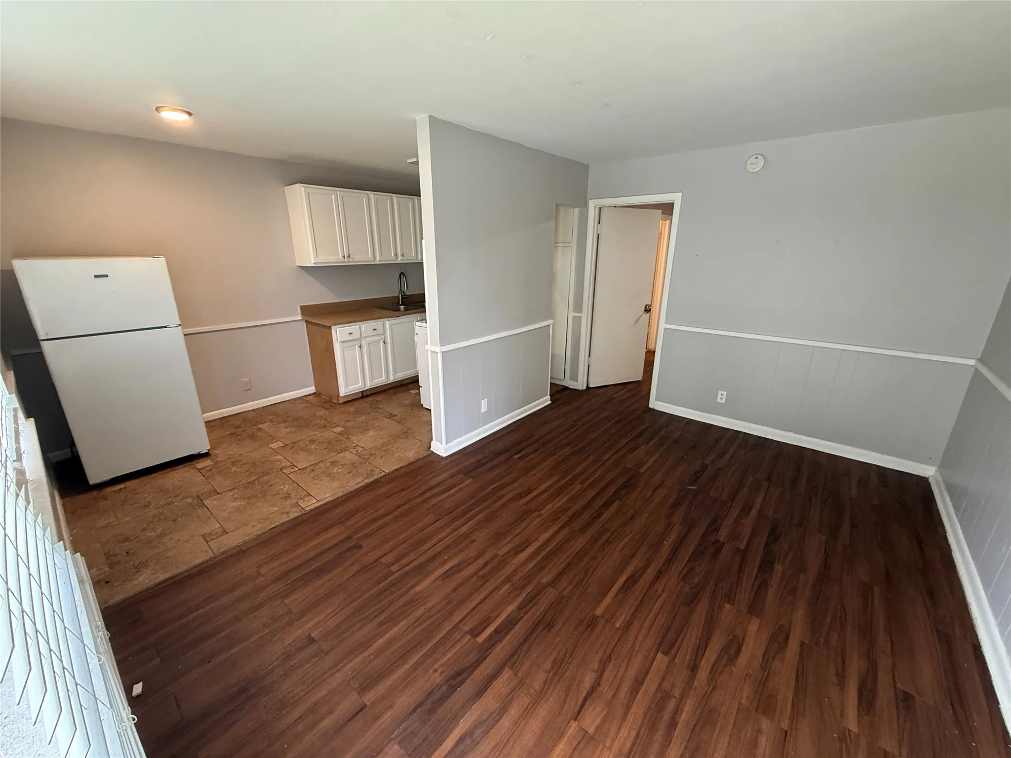 Apartment For Rent in Tarrant County , 306 E Mitchell Street 306A, Arlington, Texas 76010, 1 Bedroom, 1 Bathroom, Garage spaces, 600 Sqft, built in 1968, mls#21319950, Real Estate Agent in Arlington, Homes For Rent in Tarrant county, Homes For Rent in Arlington, Realtor in Arlington Texas, Real Estate Brokerage Independent Realty Texas, Luminita Cordes Realtor
