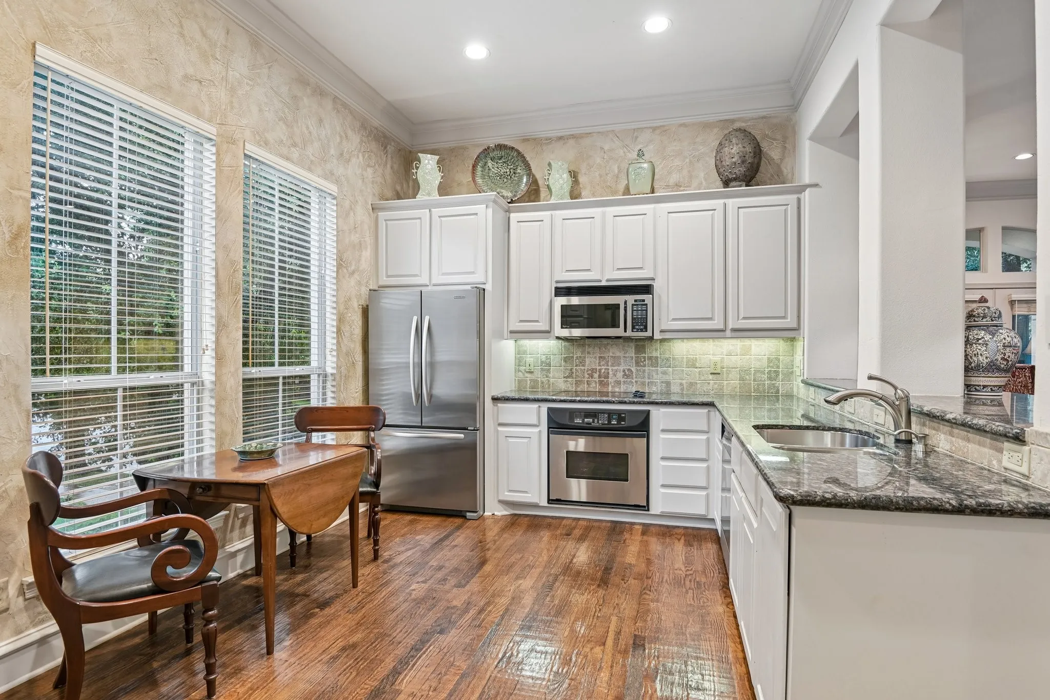 Townhouse For Sale in Dallas County , 4229 N Hall Street D, Dallas, Texas 75219, 2 Bedroom, 3 Bathroom, 2 Garage spaces, 2,078 Sqft, built in 1999, mls#21303478, Real Estate Agent in Dallas, Homes For Sale in Dallas county, Homes For Sale in Dallas, Realtor in Dallas Texas, Real Estate Brokerage Independent Realty Texas, Luminita Cordes Realtor