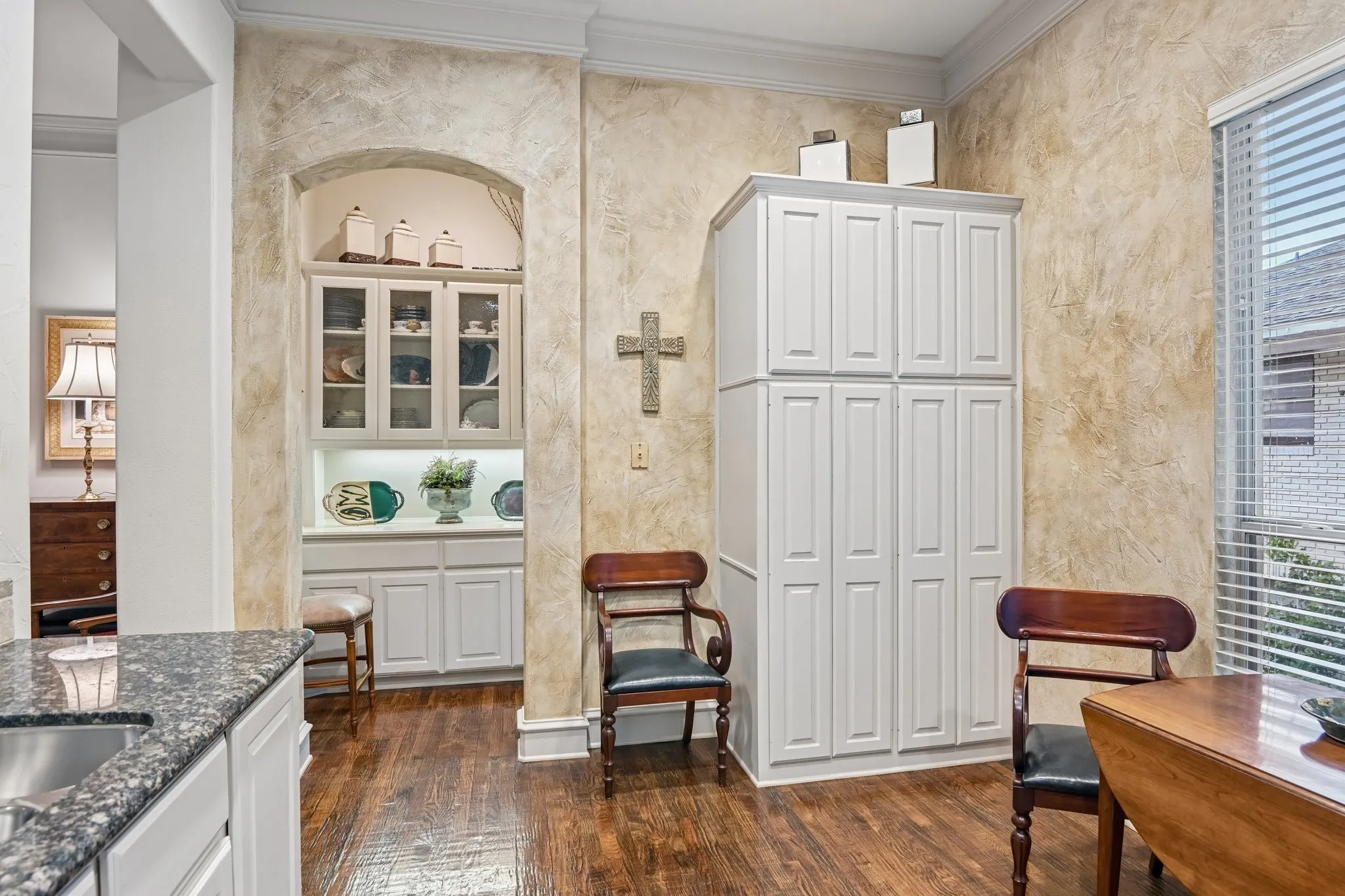 Townhouse For Sale in Dallas County , 4229 N Hall Street D, Dallas, Texas 75219, 2 Bedroom, 3 Bathroom, 2 Garage spaces, 2,078 Sqft, built in 1999, mls#21303478, Real Estate Agent in Dallas, Homes For Sale in Dallas county, Homes For Sale in Dallas, Realtor in Dallas Texas, Real Estate Brokerage Independent Realty Texas, Luminita Cordes Realtor