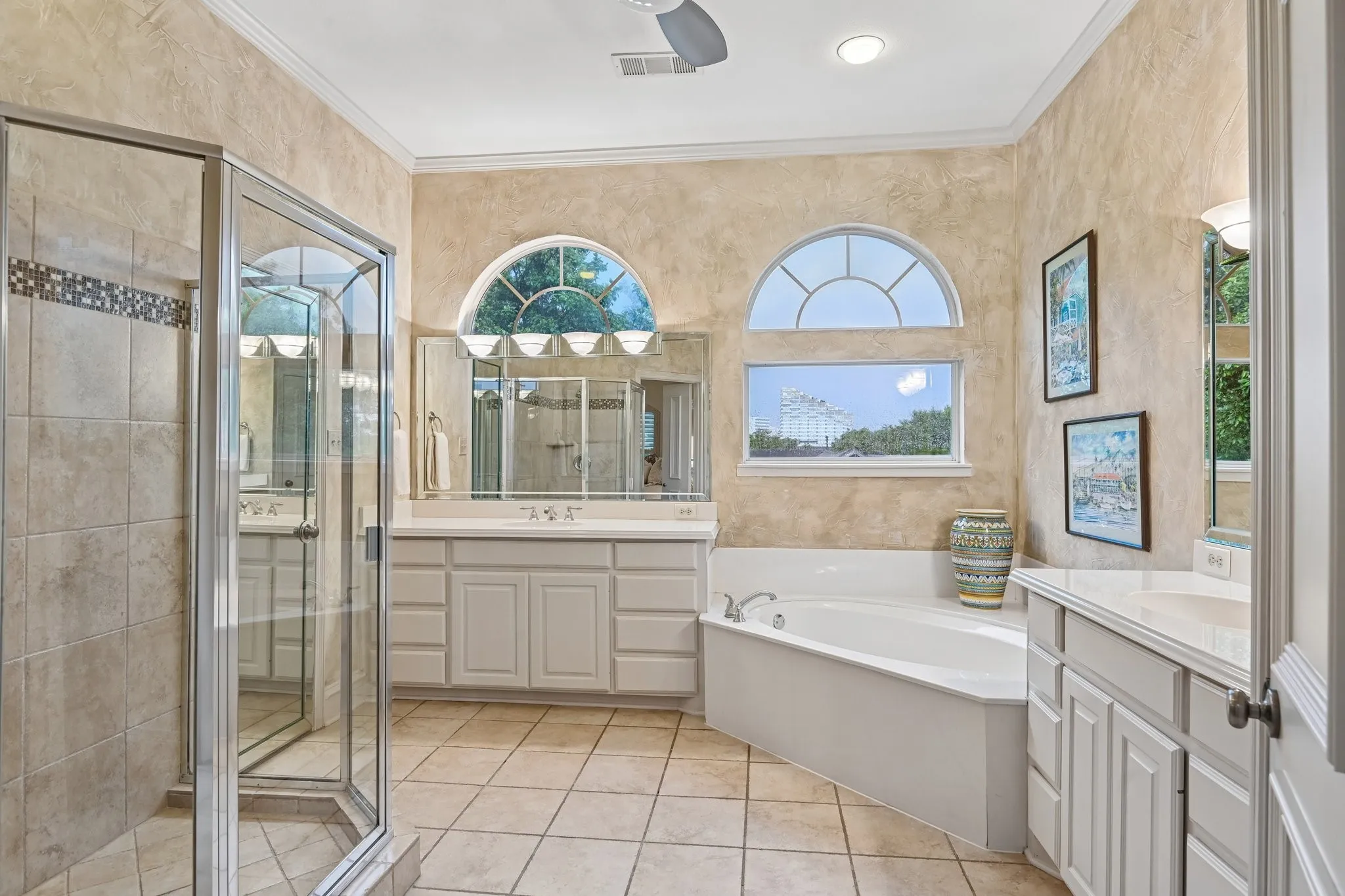 Townhouse For Sale in Dallas County , 4229 N Hall Street D, Dallas, Texas 75219, 2 Bedroom, 3 Bathroom, 2 Garage spaces, 2,078 Sqft, built in 1999, mls#21303478, Real Estate Agent in Dallas, Homes For Sale in Dallas county, Homes For Sale in Dallas, Realtor in Dallas Texas, Real Estate Brokerage Independent Realty Texas, Luminita Cordes Realtor
