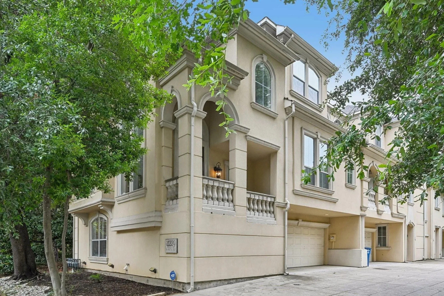 Townhouse For Sale in Dallas County , 4229 N Hall Street D, Dallas, Texas 75219, 2 Bedroom, 3 Bathroom, 2 Garage spaces, 2,078 Sqft, built in 1999, mls#21303478, Real Estate Agent in Dallas, Homes For Sale in Dallas county, Homes For Sale in Dallas, Realtor in Dallas Texas, Real Estate Brokerage Independent Realty Texas, Luminita Cordes Realtor