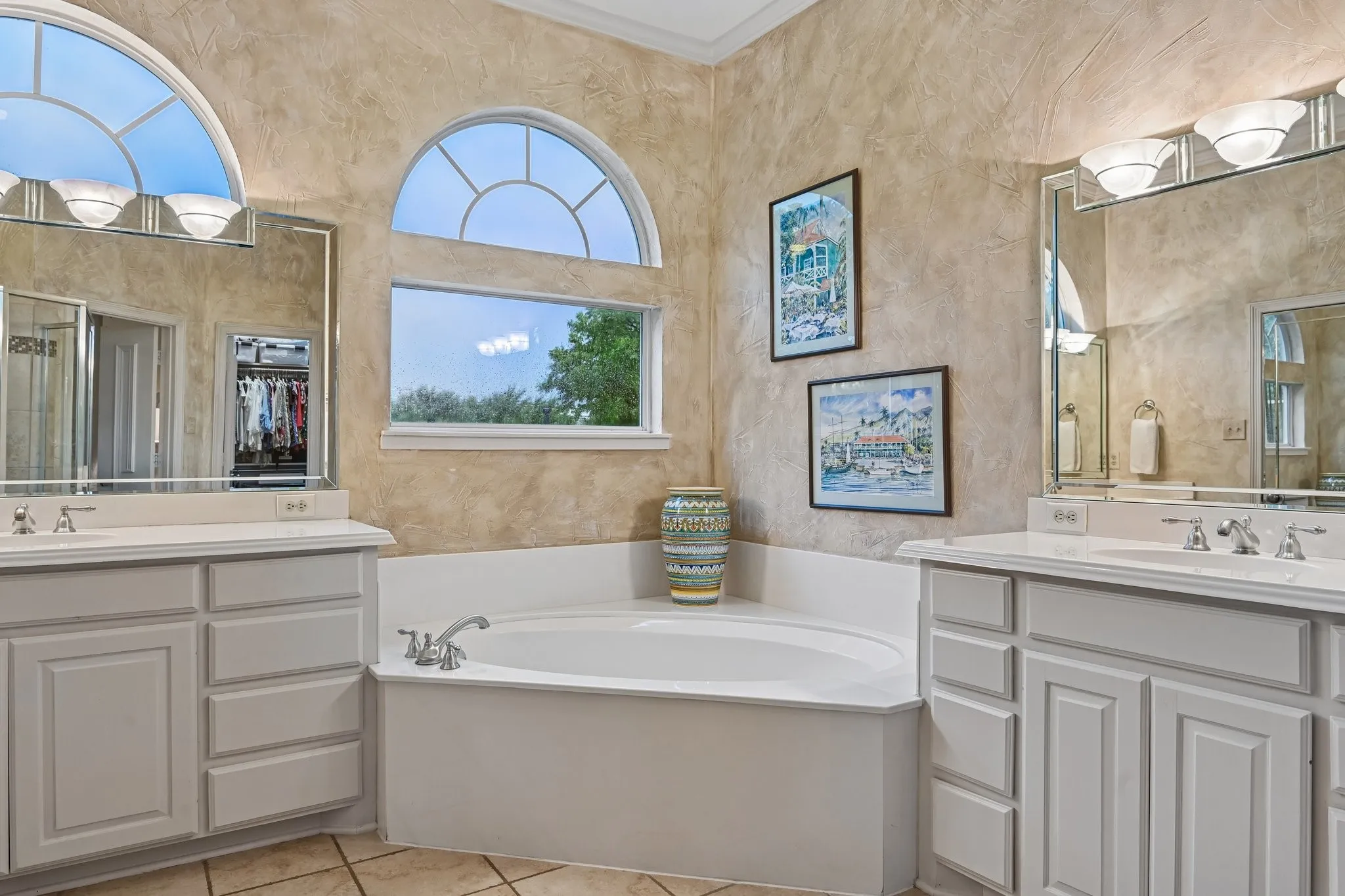 Townhouse For Sale in Dallas County , 4229 N Hall Street D, Dallas, Texas 75219, 2 Bedroom, 3 Bathroom, 2 Garage spaces, 2,078 Sqft, built in 1999, mls#21303478, Real Estate Agent in Dallas, Homes For Sale in Dallas county, Homes For Sale in Dallas, Realtor in Dallas Texas, Real Estate Brokerage Independent Realty Texas, Luminita Cordes Realtor