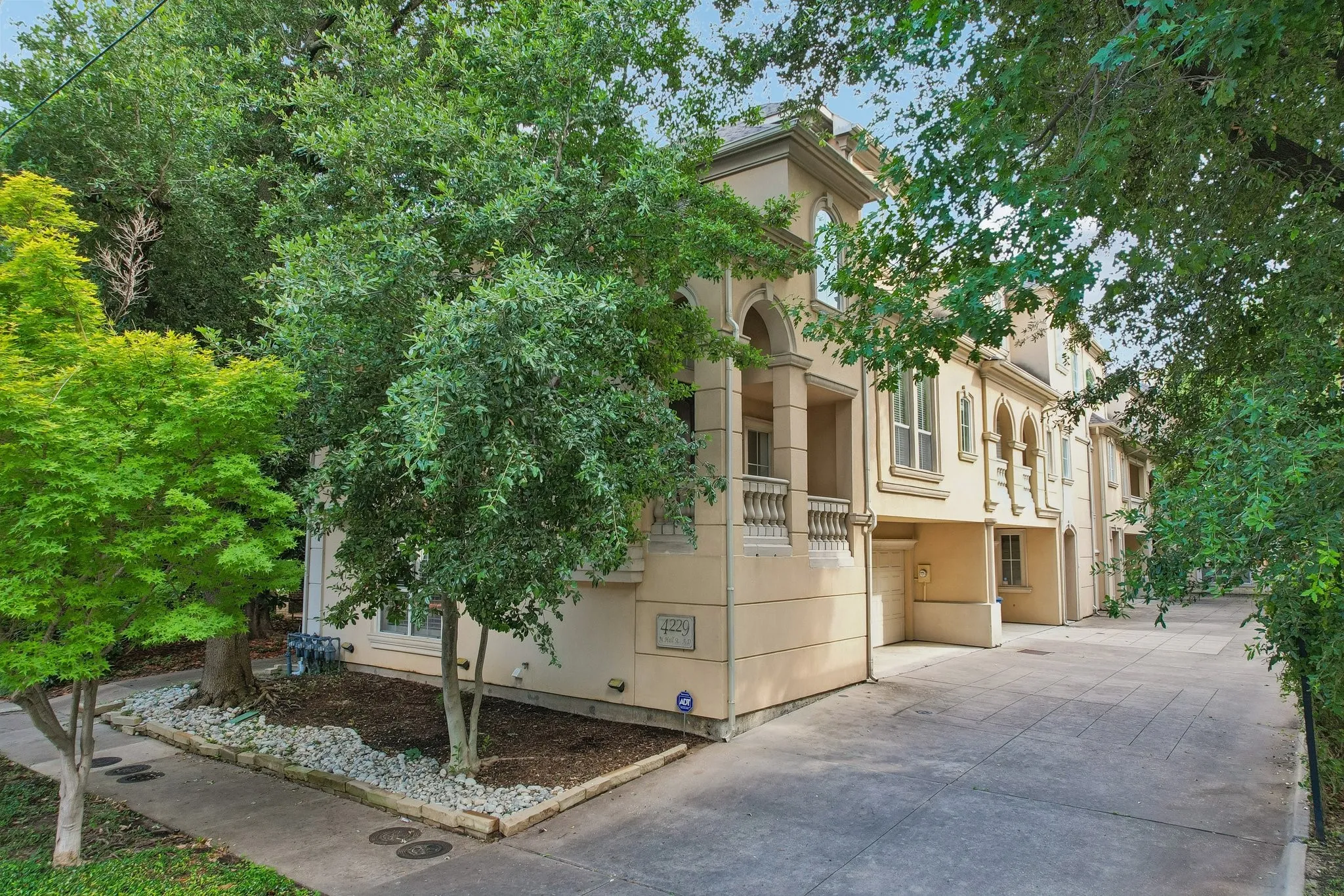 Townhouse For Sale in Dallas County , 4229 N Hall Street D, Dallas, Texas 75219, 2 Bedroom, 3 Bathroom, 2 Garage spaces, 2,078 Sqft, built in 1999, mls#21303478, Real Estate Agent in Dallas, Homes For Sale in Dallas county, Homes For Sale in Dallas, Realtor in Dallas Texas, Real Estate Brokerage Independent Realty Texas, Luminita Cordes Realtor