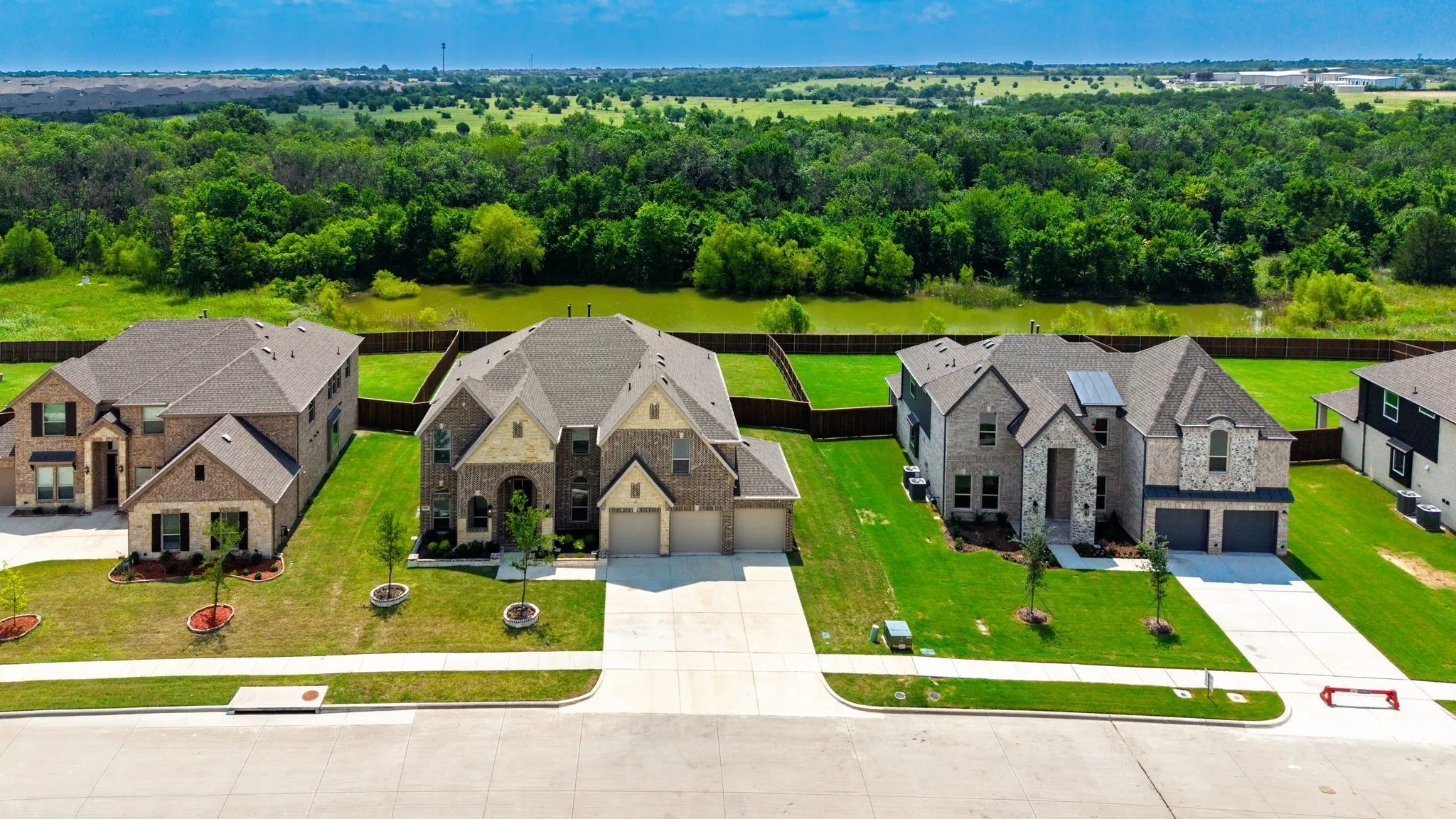 Single Family Residence For Sale in Kaufman County , 929 Gold Finch Lane, Forney, Texas 75126, 6 Bedroom, 4 Bathroom, 3 Garage spaces, 3,929 Sqft, built in 2024, mls#21319749, Real Estate Agent in Forney, Homes For Sale in Kaufman county, Homes For Sale in Forney, Realtor in Forney Texas, Real Estate Brokerage Independent Realty Texas, Luminita Cordes Realtor