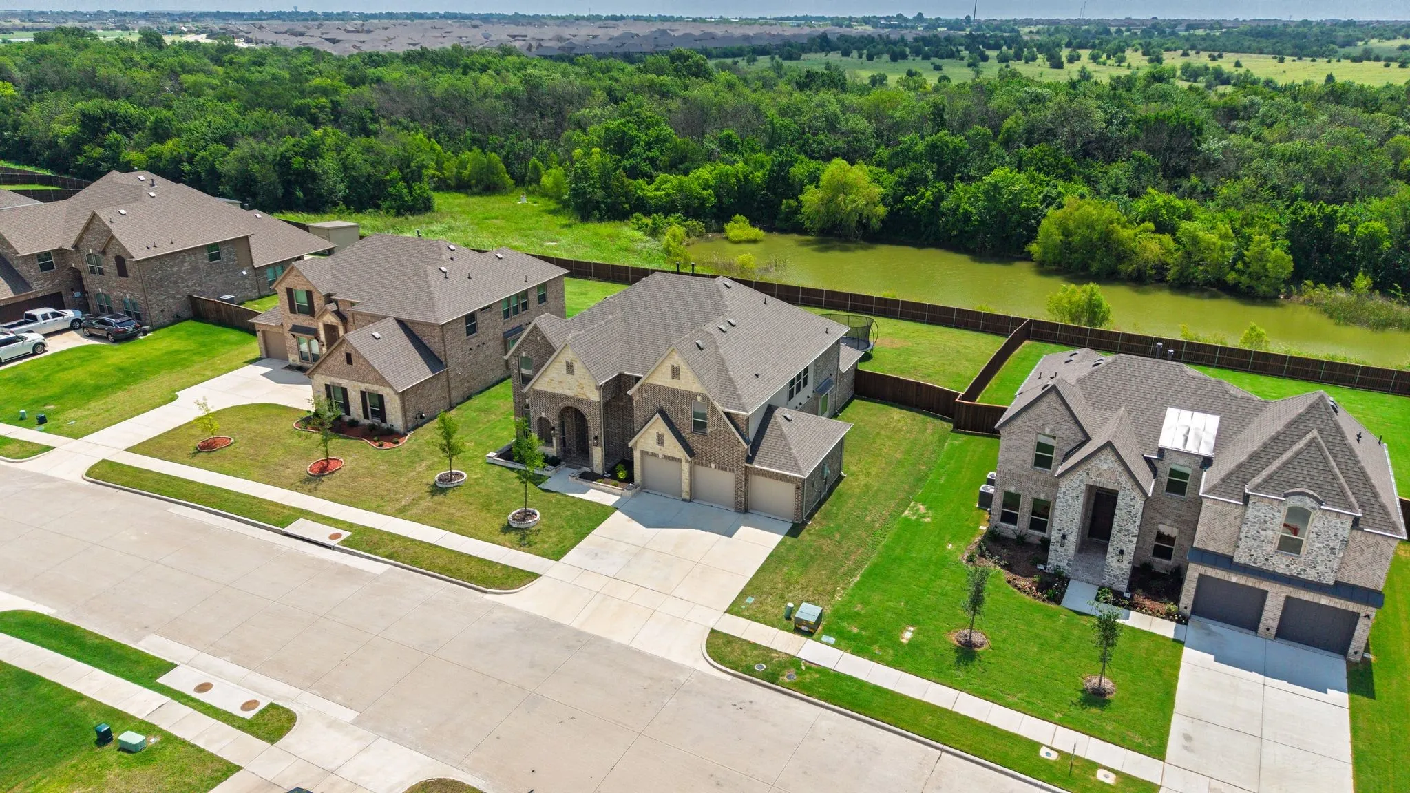 Single Family Residence For Sale in Kaufman County , 929 Gold Finch Lane, Forney, Texas 75126, 6 Bedroom, 4 Bathroom, 3 Garage spaces, 3,929 Sqft, built in 2024, mls#21319749, Real Estate Agent in Forney, Homes For Sale in Kaufman county, Homes For Sale in Forney, Realtor in Forney Texas, Real Estate Brokerage Independent Realty Texas, Luminita Cordes Realtor