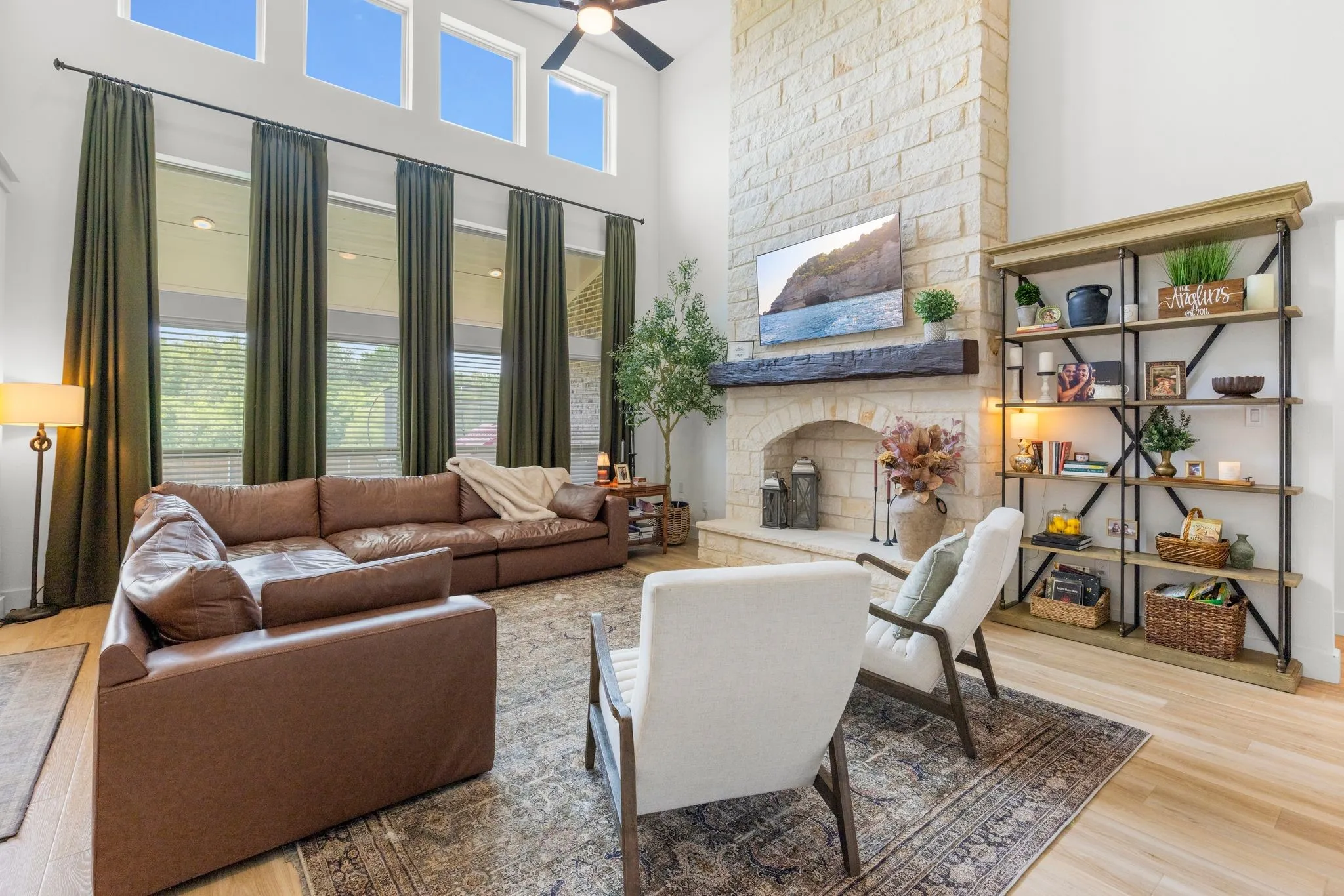 Single Family Residence For Sale in Kaufman County , 929 Gold Finch Lane, Forney, Texas 75126, 6 Bedroom, 4 Bathroom, 3 Garage spaces, 3,929 Sqft, built in 2024, mls#21319749, Real Estate Agent in Forney, Homes For Sale in Kaufman county, Homes For Sale in Forney, Realtor in Forney Texas, Real Estate Brokerage Independent Realty Texas, Luminita Cordes Realtor