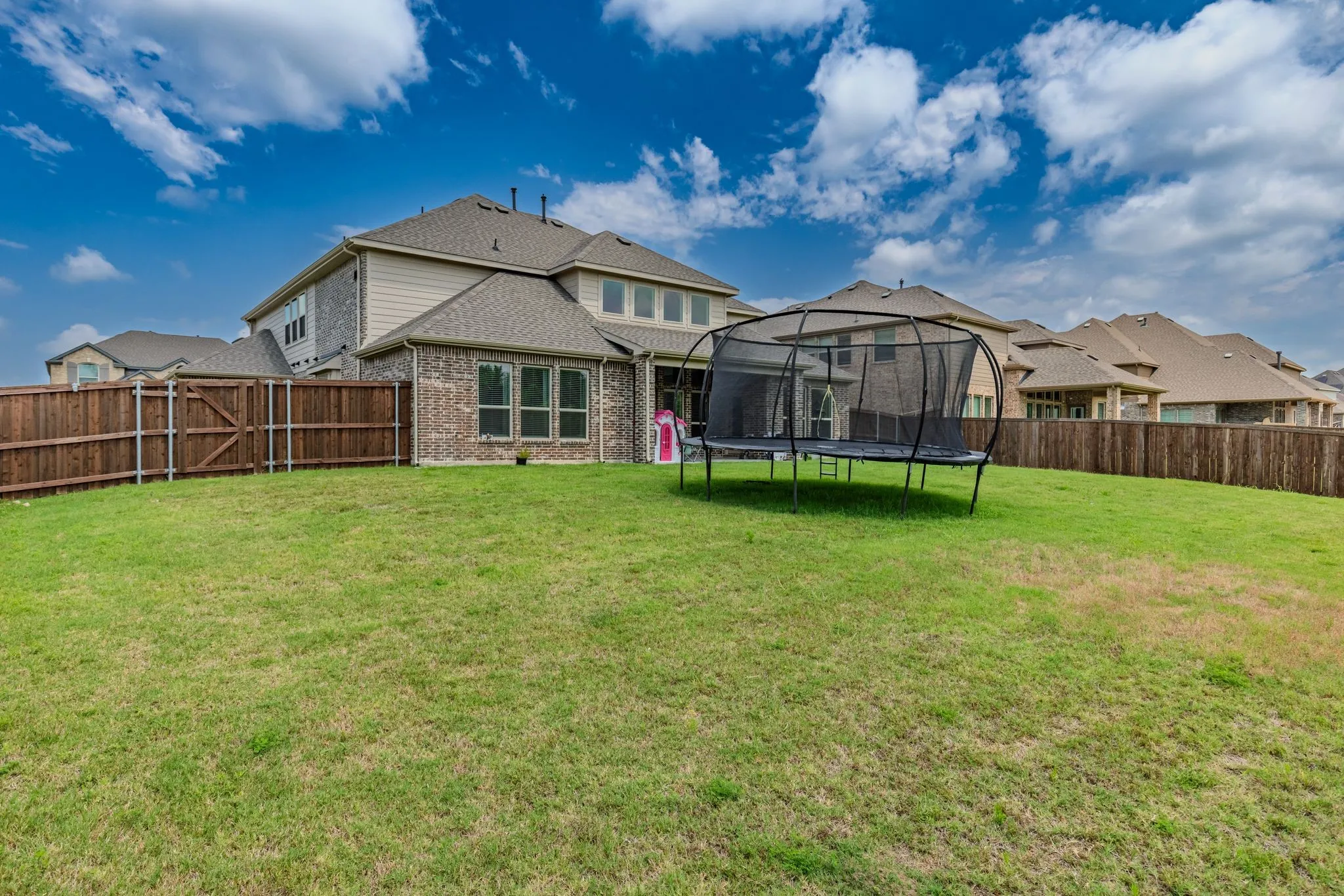 Single Family Residence For Sale in Kaufman County , 929 Gold Finch Lane, Forney, Texas 75126, 6 Bedroom, 4 Bathroom, 3 Garage spaces, 3,929 Sqft, built in 2024, mls#21319749, Real Estate Agent in Forney, Homes For Sale in Kaufman county, Homes For Sale in Forney, Realtor in Forney Texas, Real Estate Brokerage Independent Realty Texas, Luminita Cordes Realtor