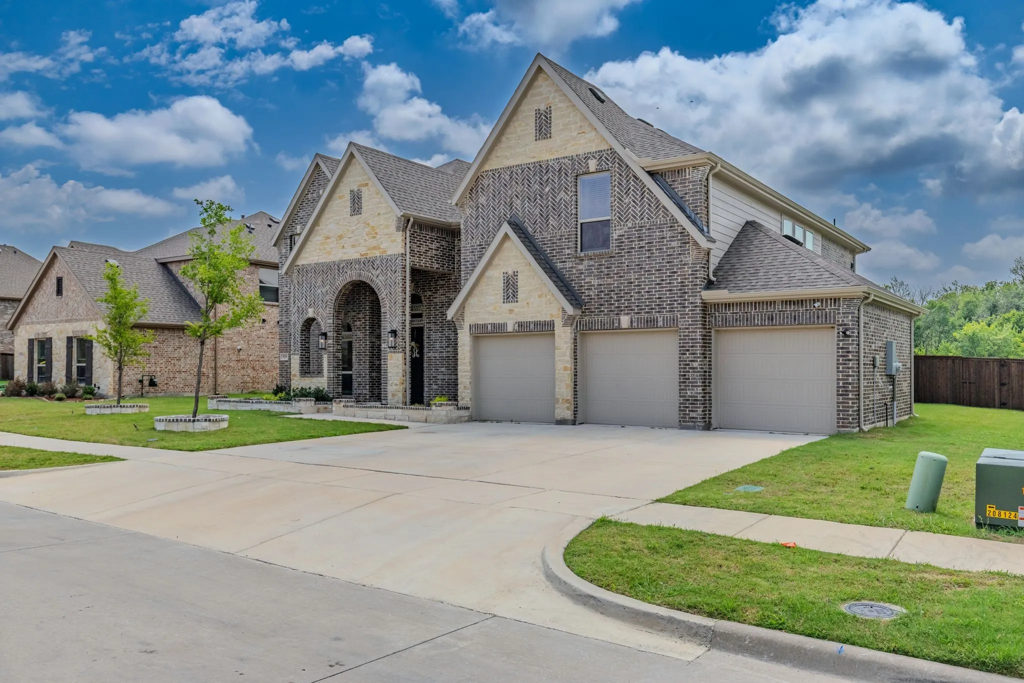 Single Family Residence For Sale in Kaufman County , 929 Gold Finch Lane, Forney, Texas 75126, 6 Bedroom, 4 Bathroom, 3 Garage spaces, 3,929 Sqft, built in 2024, mls#21319749, Real Estate Agent in Forney, Homes For Sale in Kaufman county, Homes For Sale in Forney, Realtor in Forney Texas, Real Estate Brokerage Independent Realty Texas, Luminita Cordes Realtor