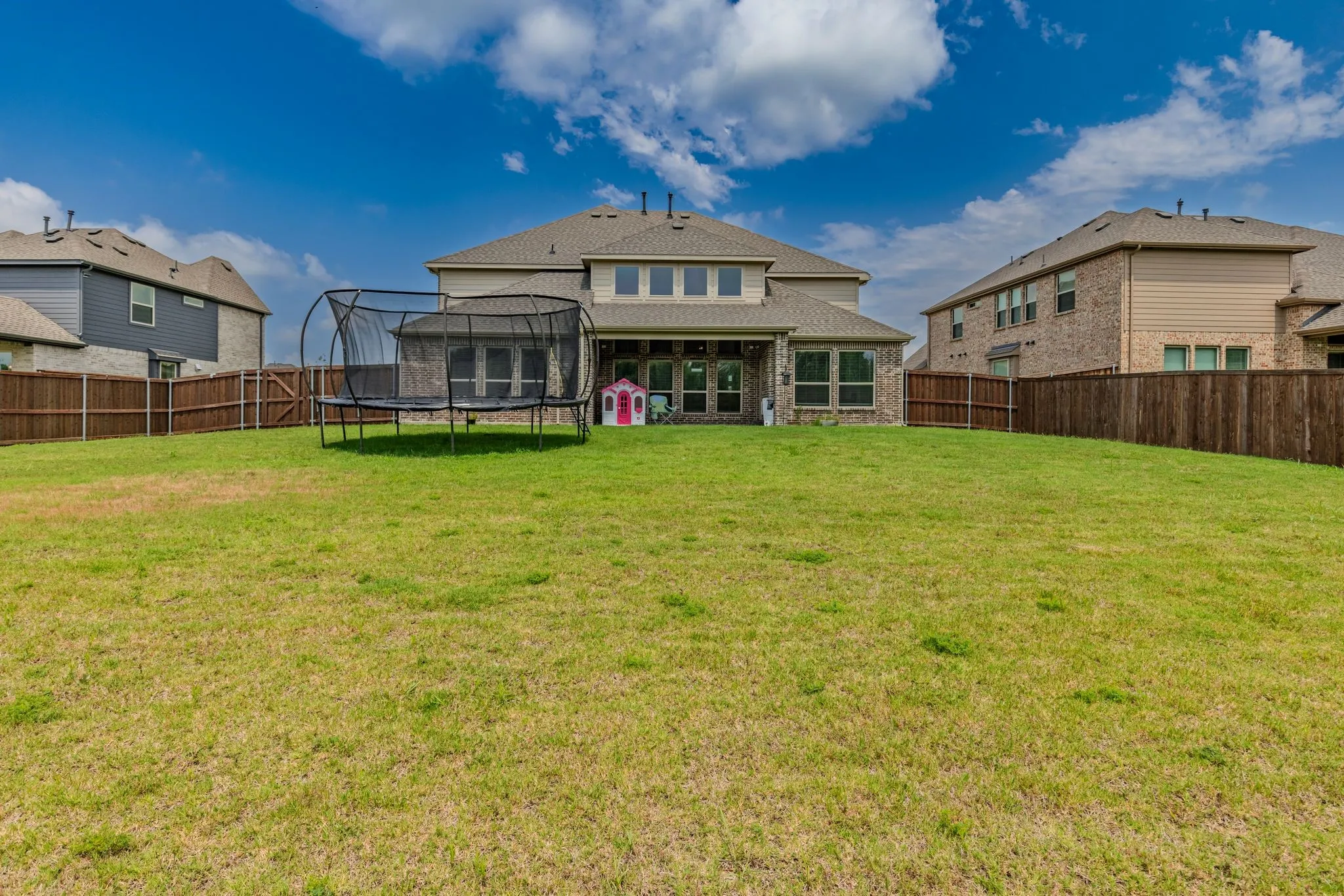 Single Family Residence For Sale in Kaufman County , 929 Gold Finch Lane, Forney, Texas 75126, 6 Bedroom, 4 Bathroom, 3 Garage spaces, 3,929 Sqft, built in 2024, mls#21319749, Real Estate Agent in Forney, Homes For Sale in Kaufman county, Homes For Sale in Forney, Realtor in Forney Texas, Real Estate Brokerage Independent Realty Texas, Luminita Cordes Realtor