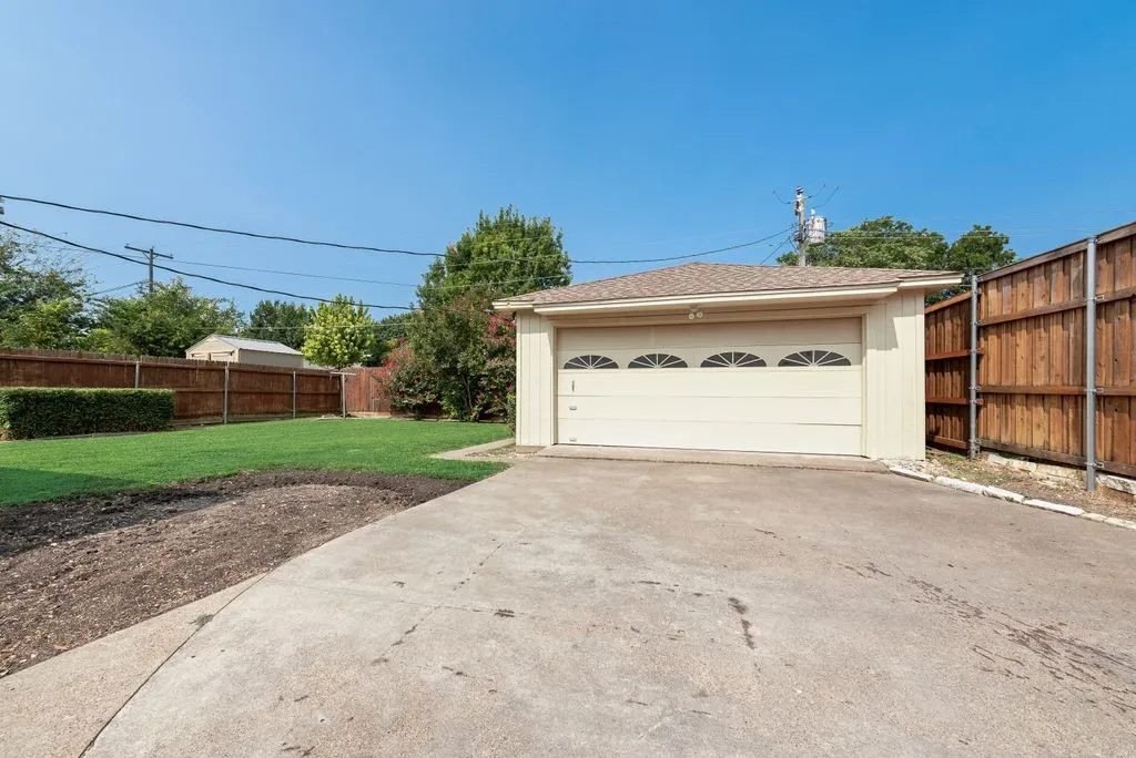 oversized 2 car garage