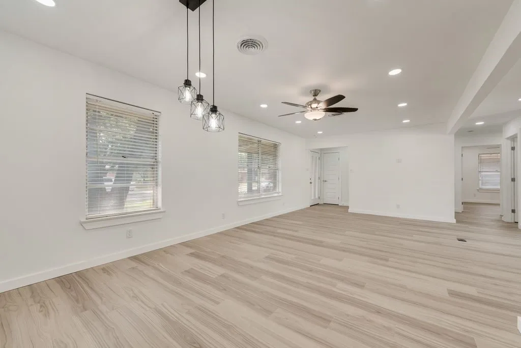 Single Family Residence For Sale in Dallas County , 9107 Lindaro Lane, Dallas, Texas 75228, 3 Bedroom, 2 Bathroom, 2 Garage spaces, 1,568 Sqft, built in 1957, mls#21319060, Real Estate Agent in Dallas, Homes For Sale in Dallas county, Homes For Sale in Dallas, Realtor in Dallas Texas, Real Estate Brokerage Independent Realty Texas, Luminita Cordes Realtor