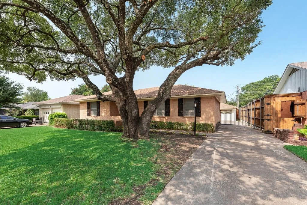Plenty of room for guest parking, black Iron fence, New outdoor electric pole light, oversized 2 car Garage.