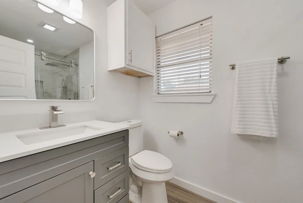 Primary ensuite, custom walk-in shower with mosaic penny round shower floor & accent tile.