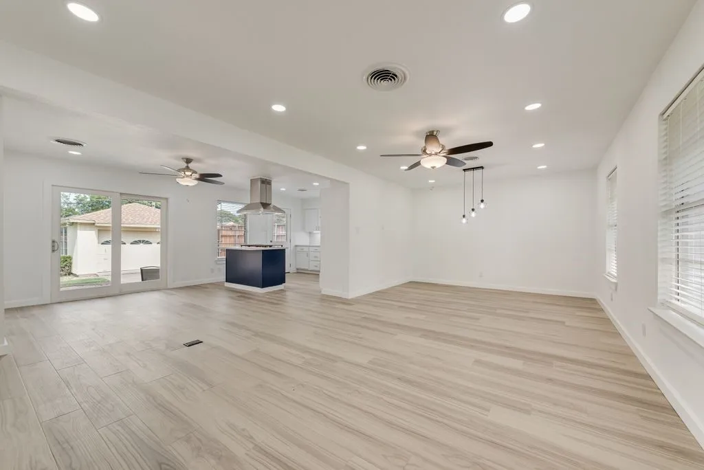 NOT SHOWN NEW BL. CONTEMPORARY FANS. OPEN LIVING, DINING, KITCHEN, BREAKFAST