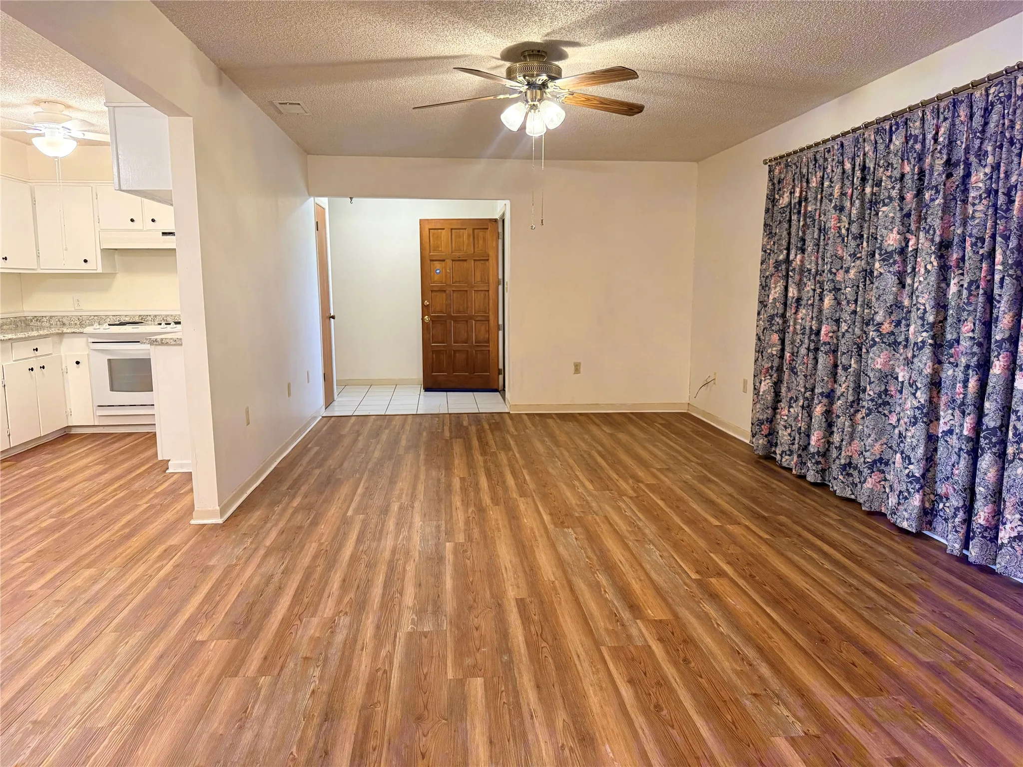 Single Family Residence For Sale in Stonewall County , 305 S Cleveland Avenue, Aspermont, Texas 79502, 2 Bedroom, 1 Bathroom, 2 Garage spaces, 1,374 Sqft, built in 1950, mls#21319837, Real Estate Agent in Aspermont, Homes For Sale in Stonewall county, Homes For Sale in Aspermont, Realtor in Aspermont Texas, Real Estate Brokerage Independent Realty Texas, Luminita Cordes Realtor