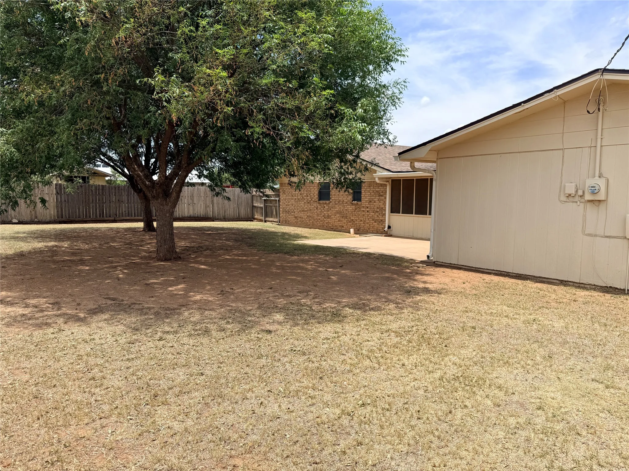 Single Family Residence For Sale in Stonewall County , 305 S Cleveland Avenue, Aspermont, Texas 79502, 2 Bedroom, 1 Bathroom, 2 Garage spaces, 1,374 Sqft, built in 1950, mls#21319837, Real Estate Agent in Aspermont, Homes For Sale in Stonewall county, Homes For Sale in Aspermont, Realtor in Aspermont Texas, Real Estate Brokerage Independent Realty Texas, Luminita Cordes Realtor