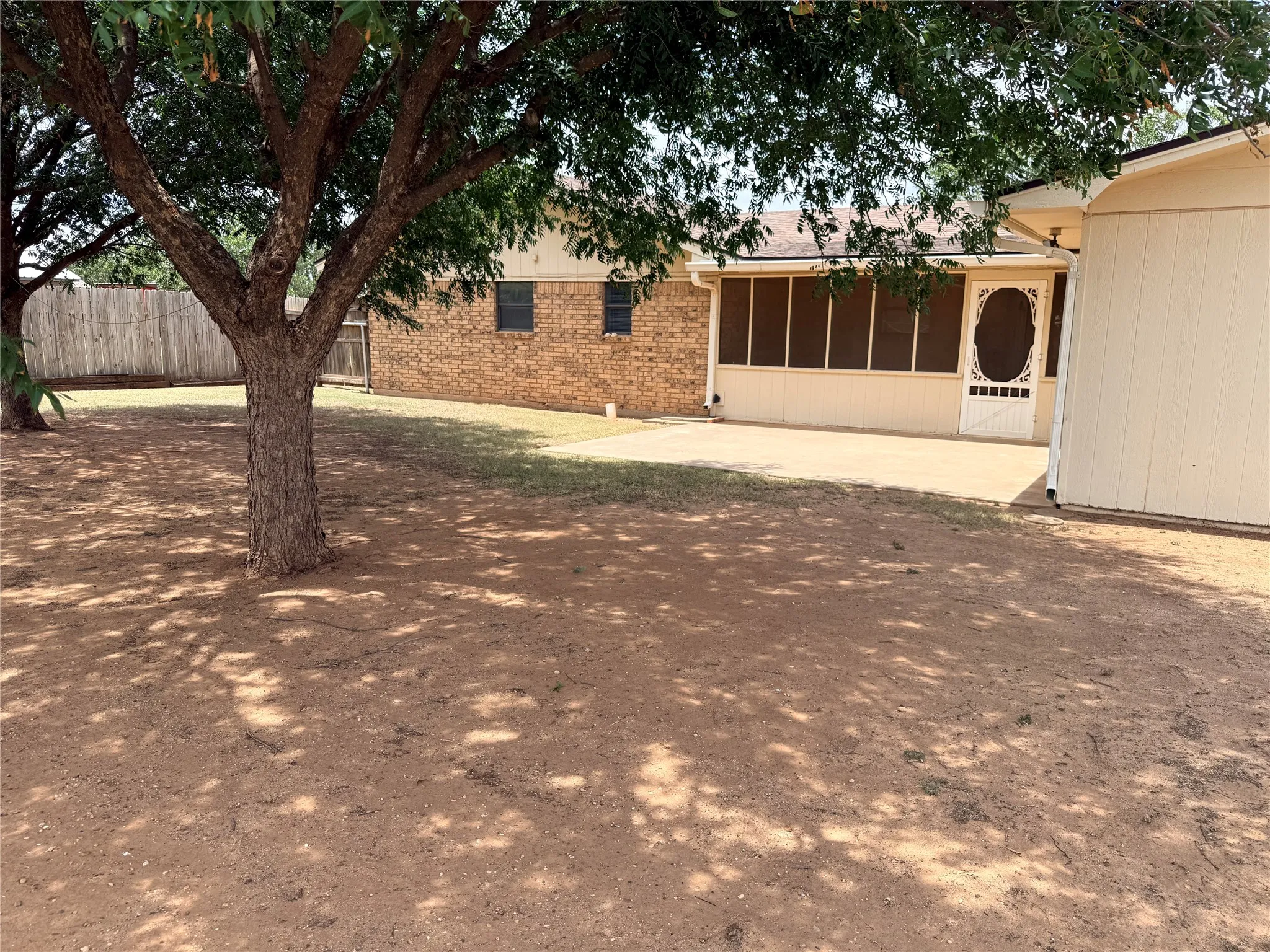 Single Family Residence For Sale in Stonewall County , 305 S Cleveland Avenue, Aspermont, Texas 79502, 2 Bedroom, 1 Bathroom, 2 Garage spaces, 1,374 Sqft, built in 1950, mls#21319837, Real Estate Agent in Aspermont, Homes For Sale in Stonewall county, Homes For Sale in Aspermont, Realtor in Aspermont Texas, Real Estate Brokerage Independent Realty Texas, Luminita Cordes Realtor