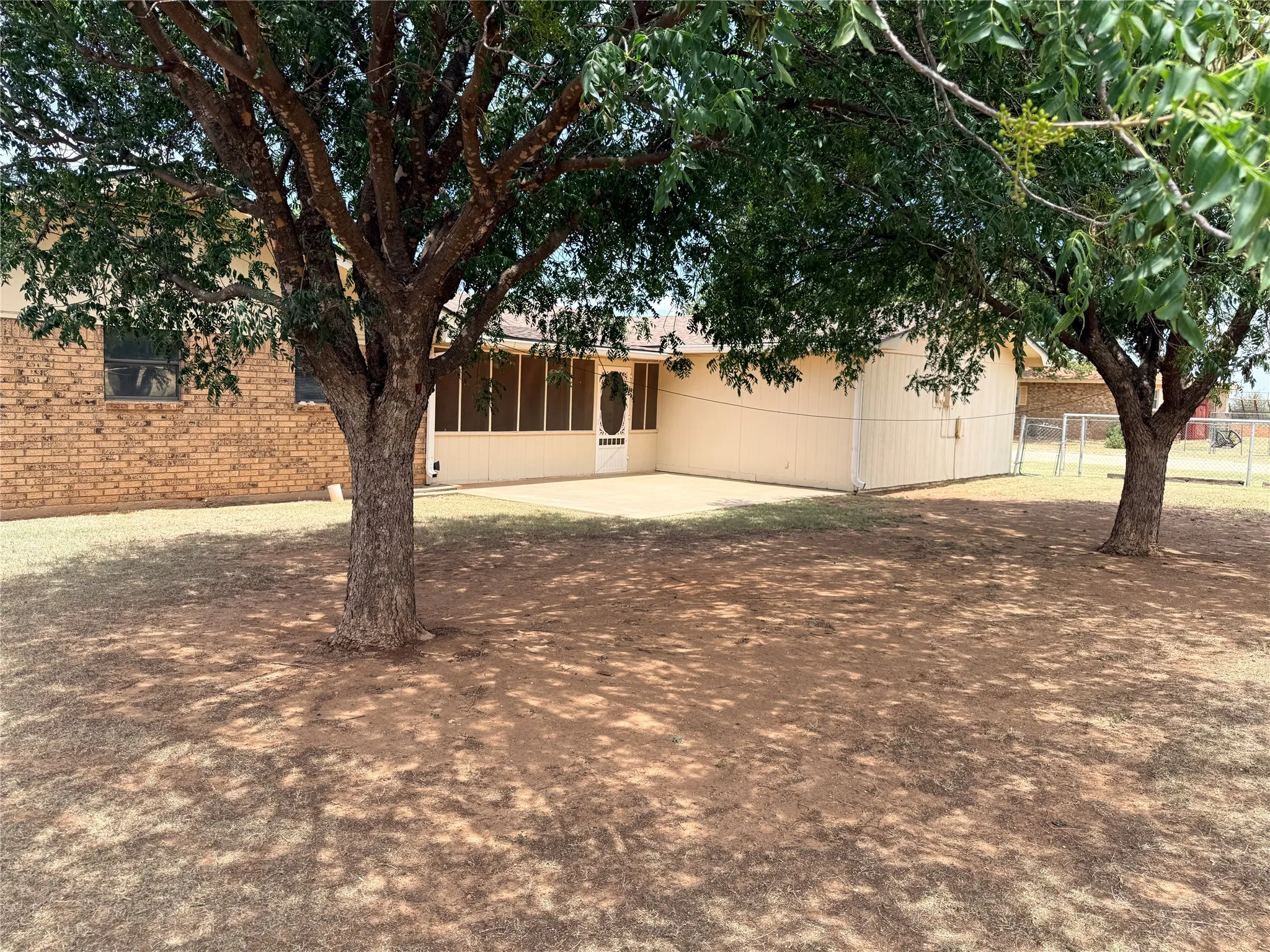 Single Family Residence For Sale in Stonewall County , 305 S Cleveland Avenue, Aspermont, Texas 79502, 2 Bedroom, 1 Bathroom, 2 Garage spaces, 1,374 Sqft, built in 1950, mls#21319837, Real Estate Agent in Aspermont, Homes For Sale in Stonewall county, Homes For Sale in Aspermont, Realtor in Aspermont Texas, Real Estate Brokerage Independent Realty Texas, Luminita Cordes Realtor