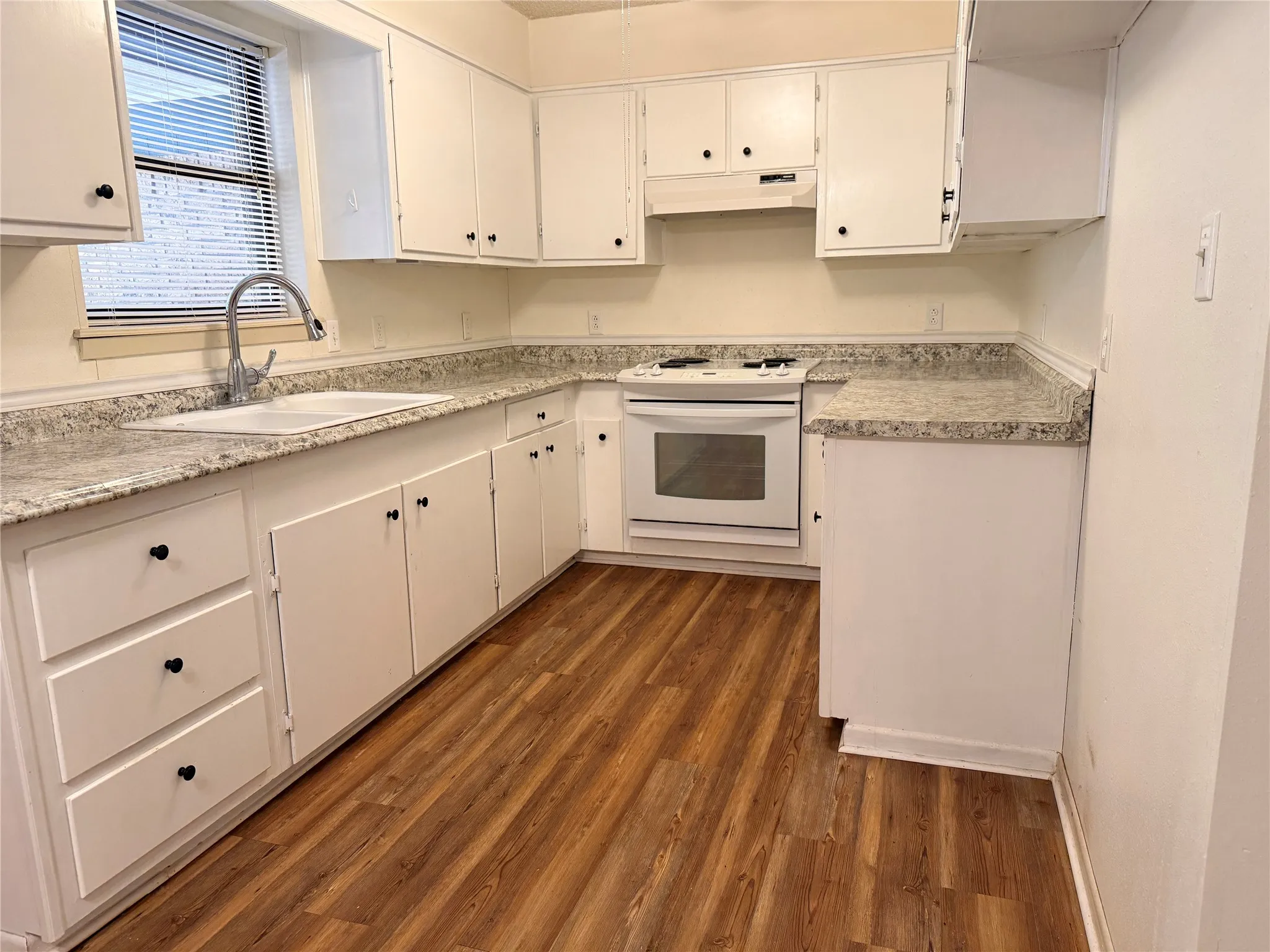 Single Family Residence For Sale in Stonewall County , 305 S Cleveland Avenue, Aspermont, Texas 79502, 2 Bedroom, 1 Bathroom, 2 Garage spaces, 1,374 Sqft, built in 1950, mls#21319837, Real Estate Agent in Aspermont, Homes For Sale in Stonewall county, Homes For Sale in Aspermont, Realtor in Aspermont Texas, Real Estate Brokerage Independent Realty Texas, Luminita Cordes Realtor