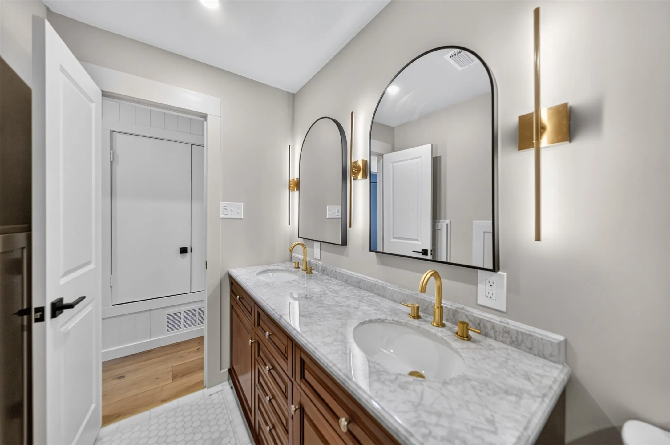 Single Family Residence For Sale in Smith County , 14219 County Road 1252, Tyler, Texas 75709, 4 Bedroom, 2 Bathroom, Garage spaces, 1,872 Sqft, built in 1980, mls#21319971, Real Estate Agent in Tyler, Homes For Sale in Smith county, Homes For Sale in Tyler, Realtor in Tyler Texas, Real Estate Brokerage Independent Realty Texas, Luminita Cordes Realtor