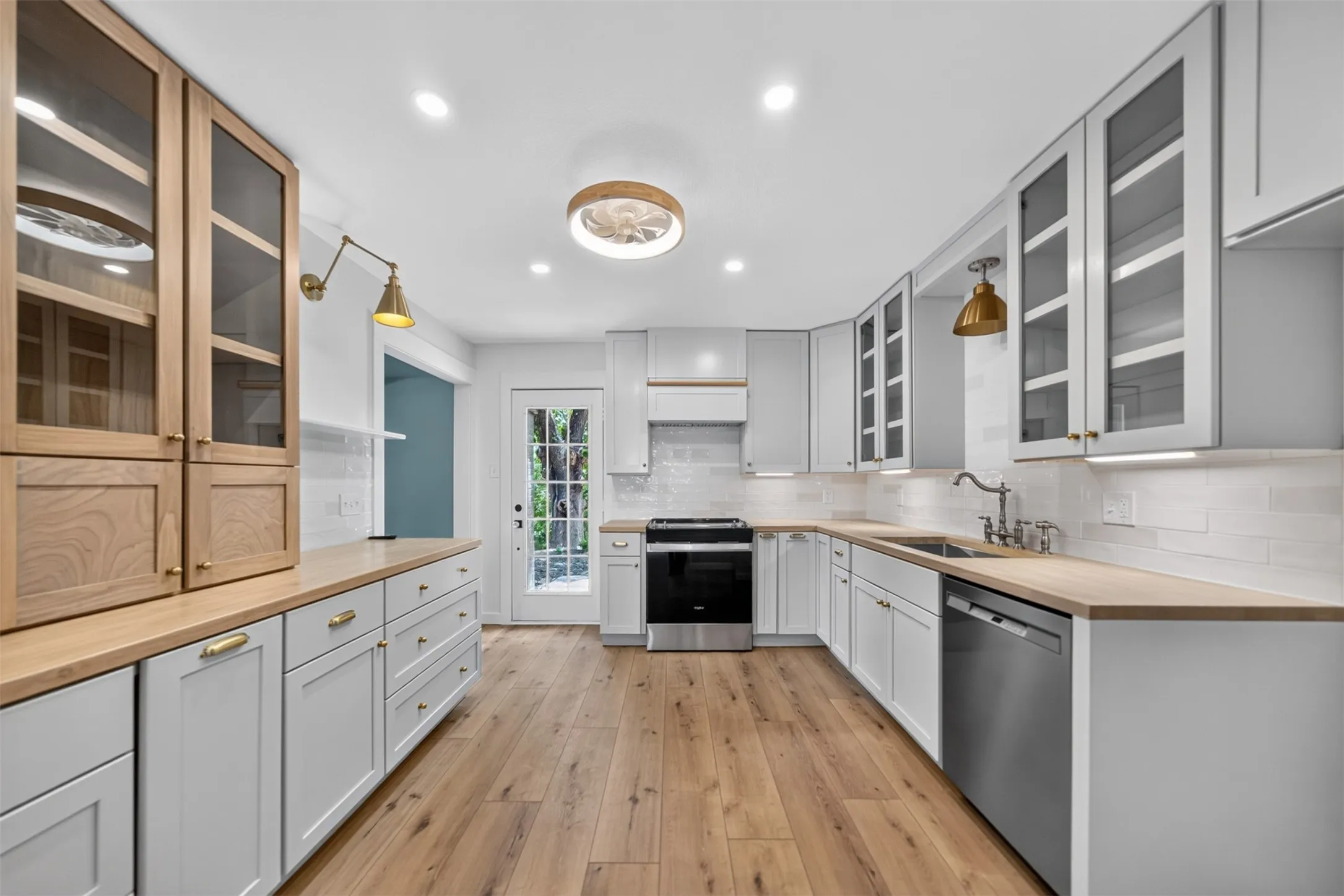 Single Family Residence For Sale in Smith County , 14219 County Road 1252, Tyler, Texas 75709, 4 Bedroom, 2 Bathroom, Garage spaces, 1,872 Sqft, built in 1980, mls#21319971, Real Estate Agent in Tyler, Homes For Sale in Smith county, Homes For Sale in Tyler, Realtor in Tyler Texas, Real Estate Brokerage Independent Realty Texas, Luminita Cordes Realtor