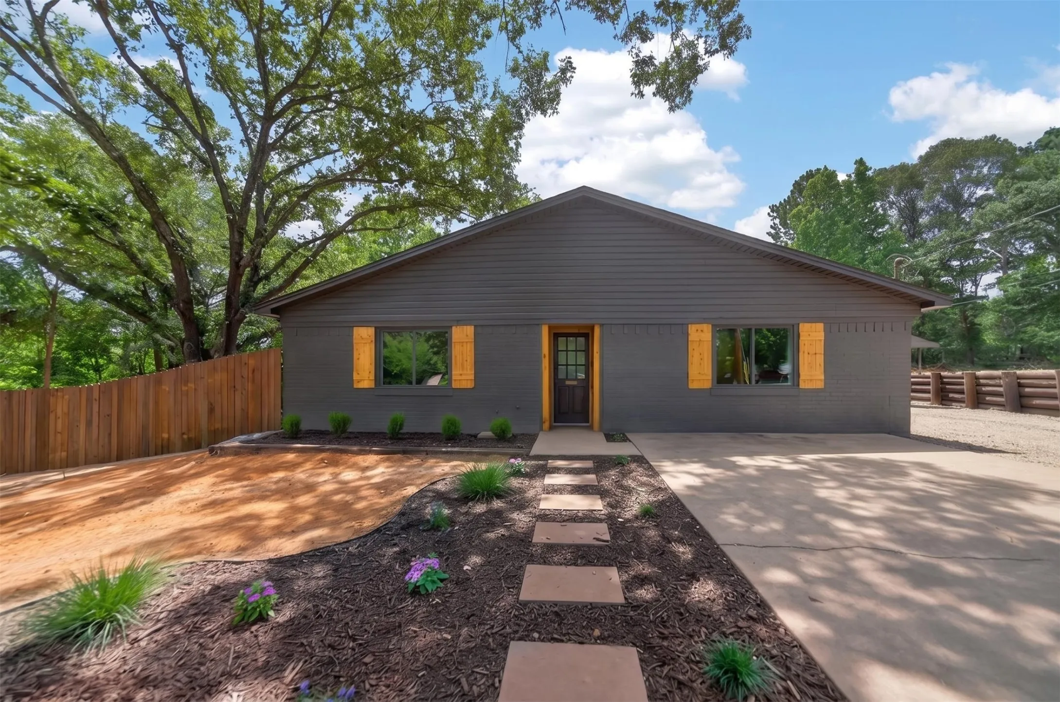 Single Family Residence For Sale in Smith County , 14219 County Road 1252, Tyler, Texas 75709, 4 Bedroom, 2 Bathroom, Garage spaces, 1,872 Sqft, built in 1980, mls#21319971, Real Estate Agent in Tyler, Homes For Sale in Smith county, Homes For Sale in Tyler, Realtor in Tyler Texas, Real Estate Brokerage Independent Realty Texas, Luminita Cordes Realtor