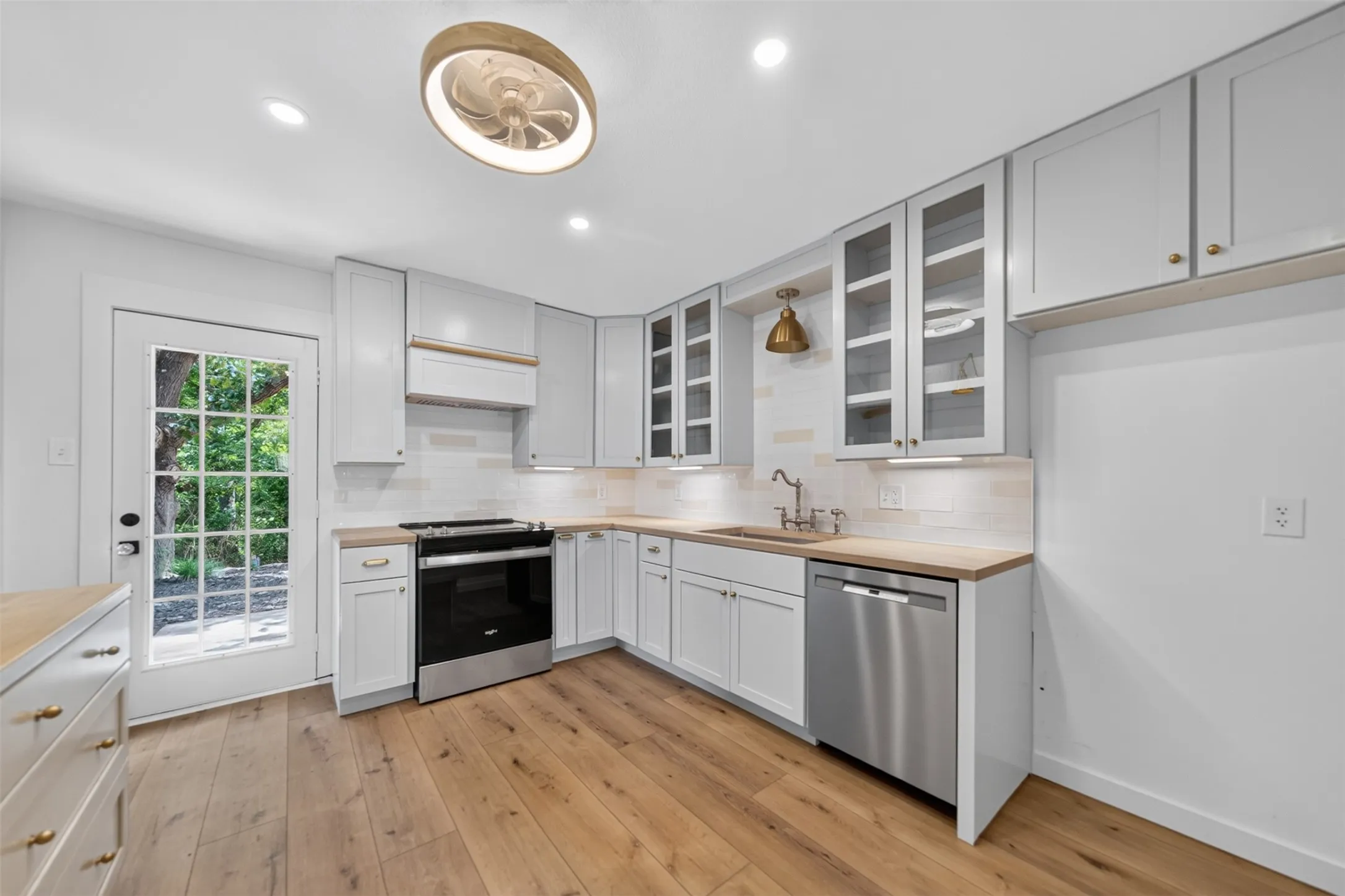 Single Family Residence For Sale in Smith County , 14219 County Road 1252, Tyler, Texas 75709, 4 Bedroom, 2 Bathroom, Garage spaces, 1,872 Sqft, built in 1980, mls#21319971, Real Estate Agent in Tyler, Homes For Sale in Smith county, Homes For Sale in Tyler, Realtor in Tyler Texas, Real Estate Brokerage Independent Realty Texas, Luminita Cordes Realtor