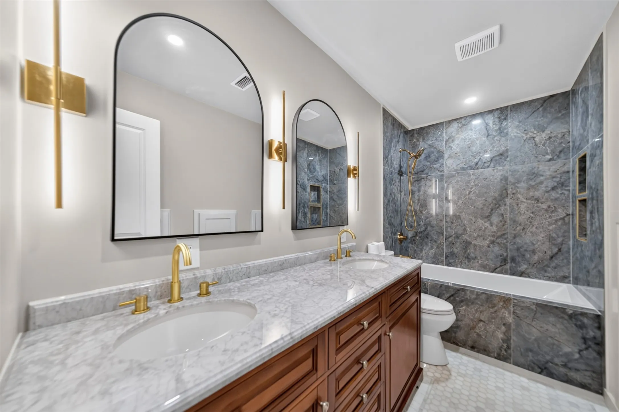 Single Family Residence For Sale in Smith County , 14219 County Road 1252, Tyler, Texas 75709, 4 Bedroom, 2 Bathroom, Garage spaces, 1,872 Sqft, built in 1980, mls#21319971, Real Estate Agent in Tyler, Homes For Sale in Smith county, Homes For Sale in Tyler, Realtor in Tyler Texas, Real Estate Brokerage Independent Realty Texas, Luminita Cordes Realtor