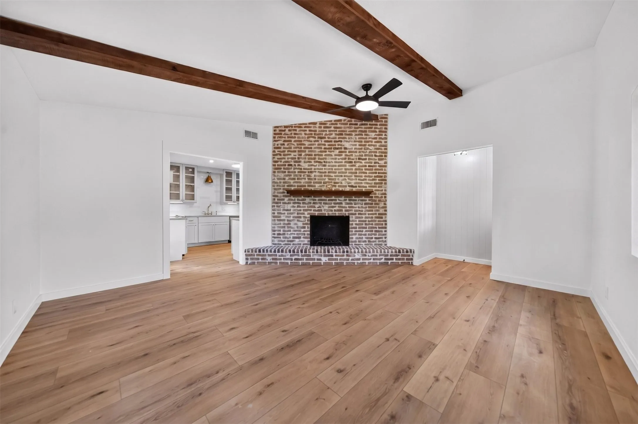 Single Family Residence For Sale in Smith County , 14219 County Road 1252, Tyler, Texas 75709, 4 Bedroom, 2 Bathroom, Garage spaces, 1,872 Sqft, built in 1980, mls#21319971, Real Estate Agent in Tyler, Homes For Sale in Smith county, Homes For Sale in Tyler, Realtor in Tyler Texas, Real Estate Brokerage Independent Realty Texas, Luminita Cordes Realtor