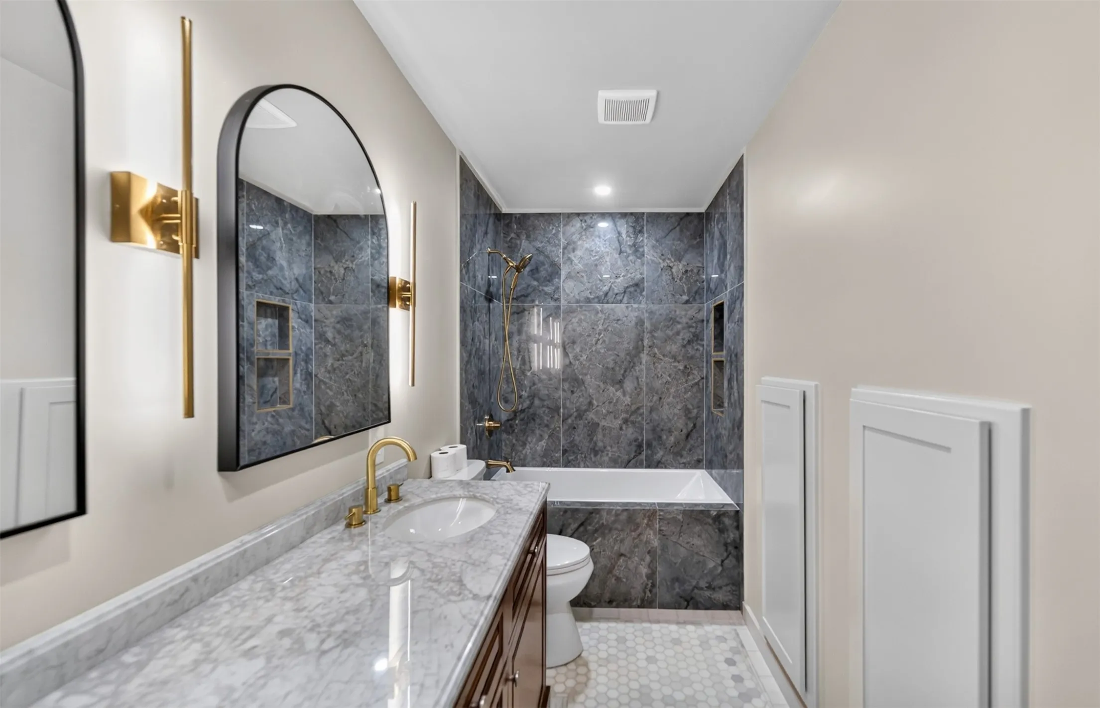 Single Family Residence For Sale in Smith County , 14219 County Road 1252, Tyler, Texas 75709, 4 Bedroom, 2 Bathroom, Garage spaces, 1,872 Sqft, built in 1980, mls#21319971, Real Estate Agent in Tyler, Homes For Sale in Smith county, Homes For Sale in Tyler, Realtor in Tyler Texas, Real Estate Brokerage Independent Realty Texas, Luminita Cordes Realtor