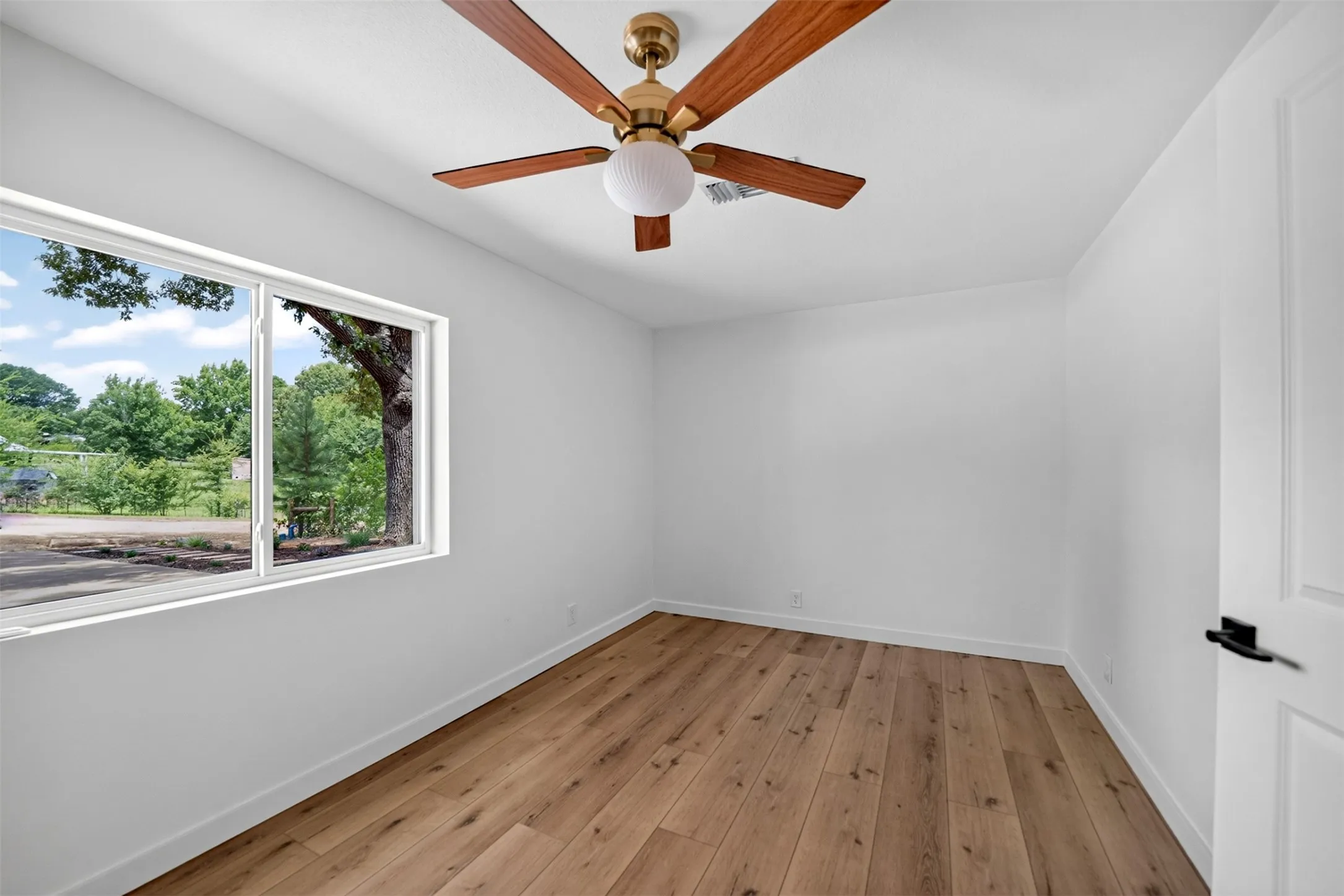 Single Family Residence For Sale in Smith County , 14219 County Road 1252, Tyler, Texas 75709, 4 Bedroom, 2 Bathroom, Garage spaces, 1,872 Sqft, built in 1980, mls#21319971, Real Estate Agent in Tyler, Homes For Sale in Smith county, Homes For Sale in Tyler, Realtor in Tyler Texas, Real Estate Brokerage Independent Realty Texas, Luminita Cordes Realtor