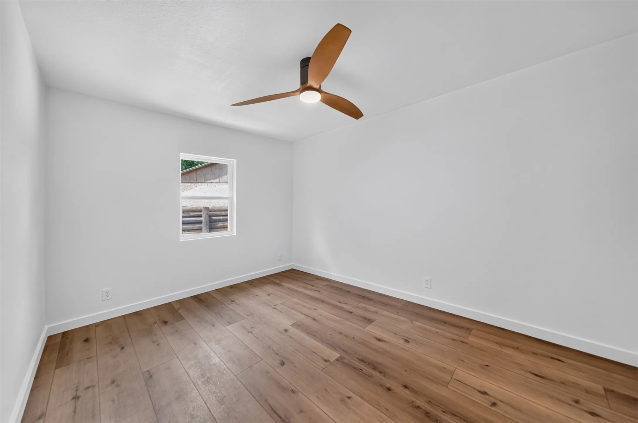 Single Family Residence For Sale in Smith County , 14219 County Road 1252, Tyler, Texas 75709, 4 Bedroom, 2 Bathroom, Garage spaces, 1,872 Sqft, built in 1980, mls#21319971, Real Estate Agent in Tyler, Homes For Sale in Smith county, Homes For Sale in Tyler, Realtor in Tyler Texas, Real Estate Brokerage Independent Realty Texas, Luminita Cordes Realtor